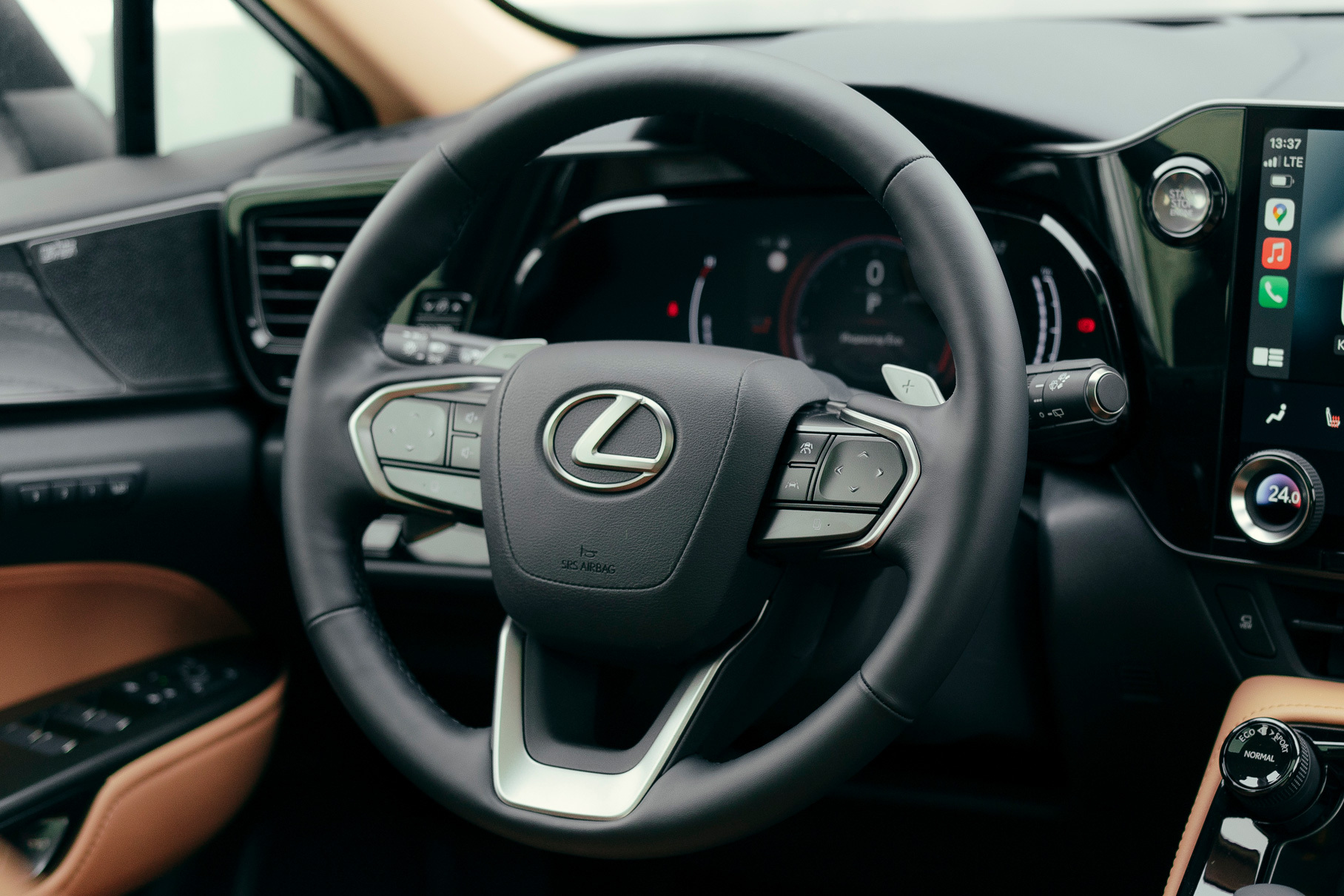 Тест нового Lexus NX: «электроручки», турбомотор и всё по-другому