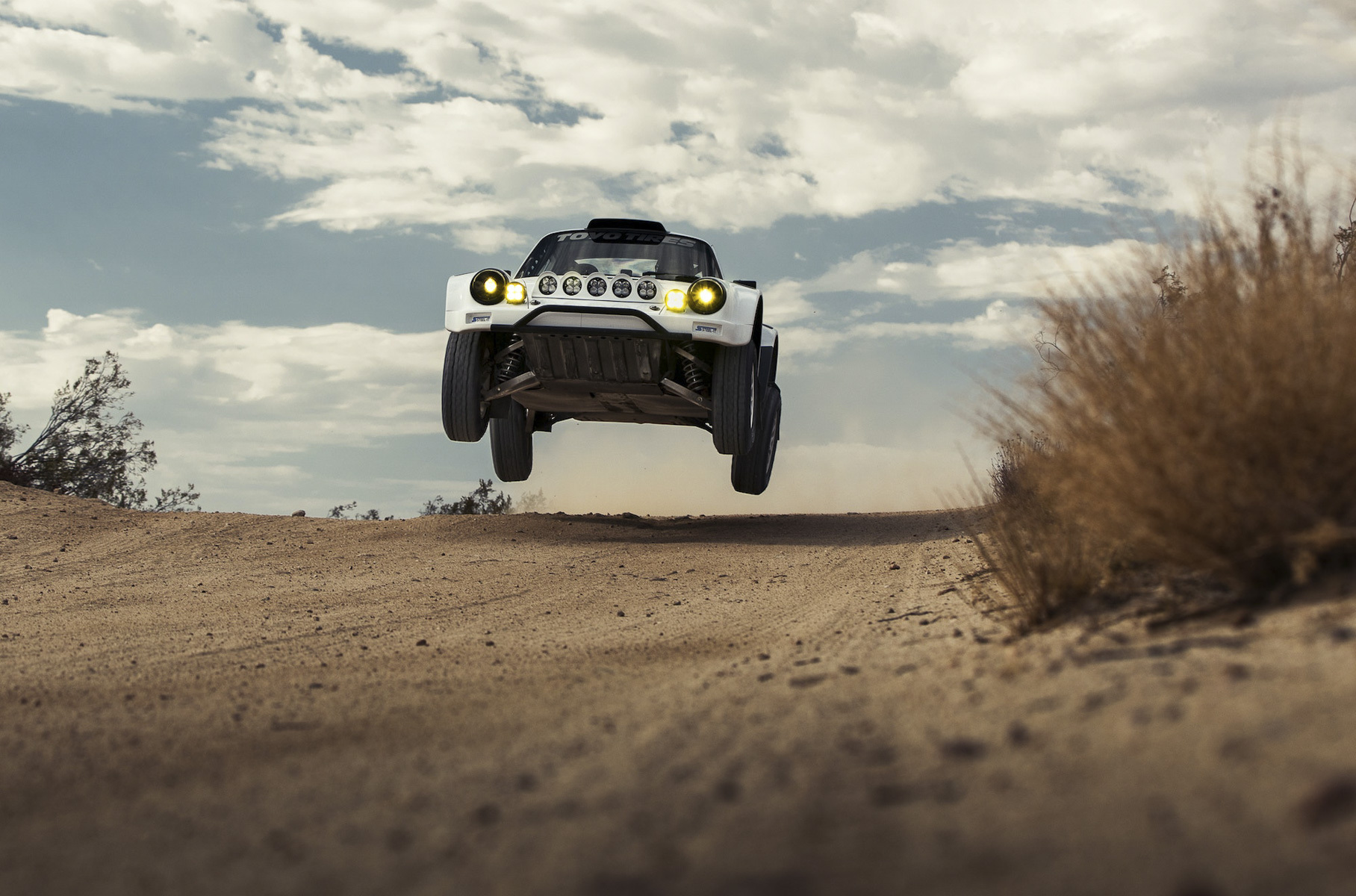 Идут торги за Porsche 911 Baja для ралли в пустыне: цена уже превысила 18 млн рублей