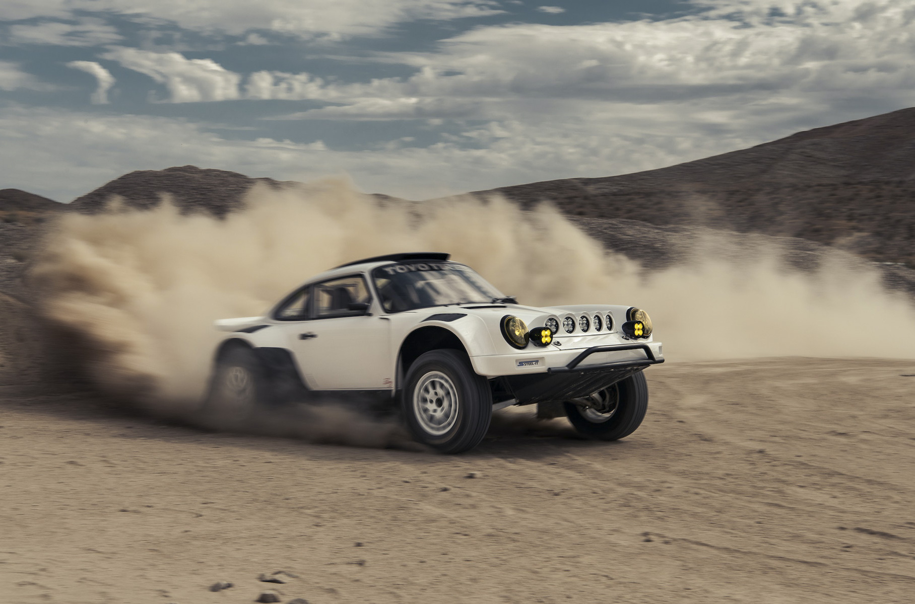 Идут торги за Porsche 911 Baja для ралли в пустыне: цена уже превысила 18 млн рублей
