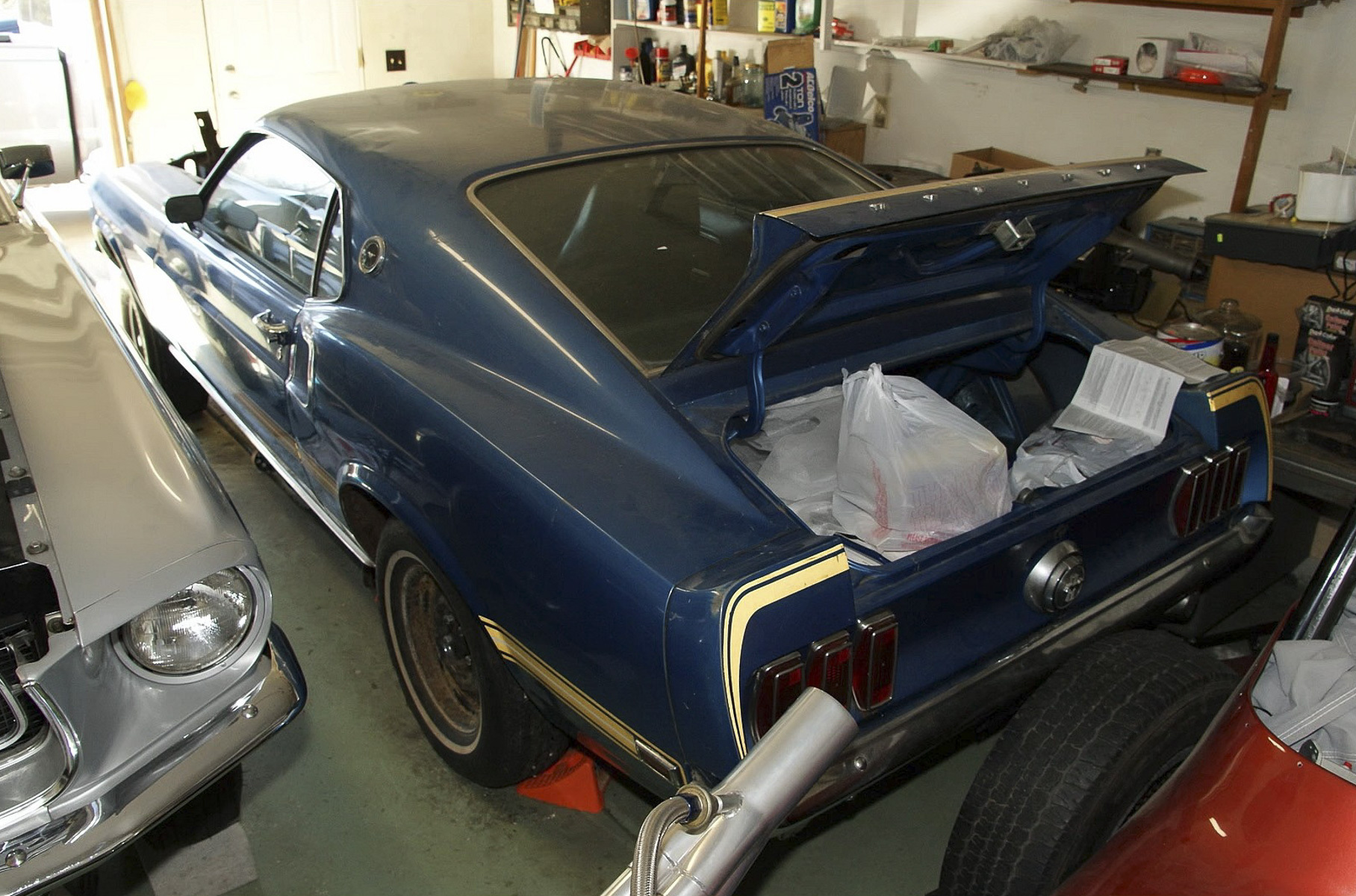 Посмотрите на 53-летний Ford Mustang Mach 1 для дрэга, который полвека простоял в гараже