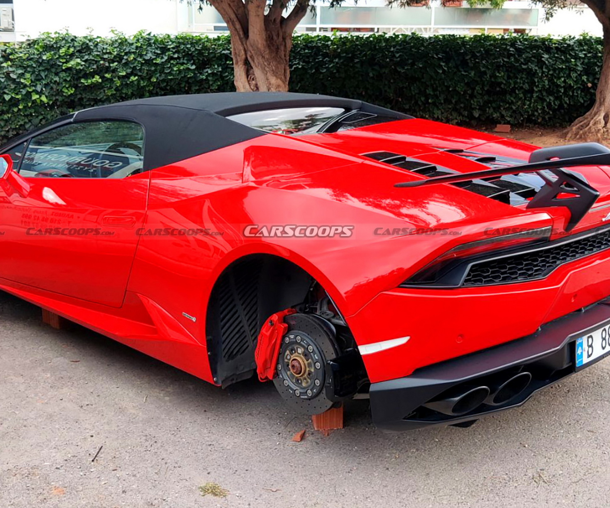 Посмотрите на Lamborghini Huracan, который воры бросили на кирпичах — Motor