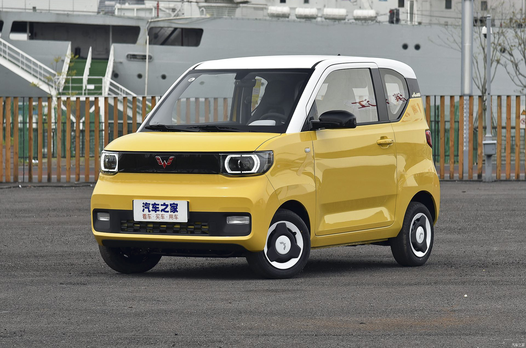 Китайский электромобиль Mini 2021