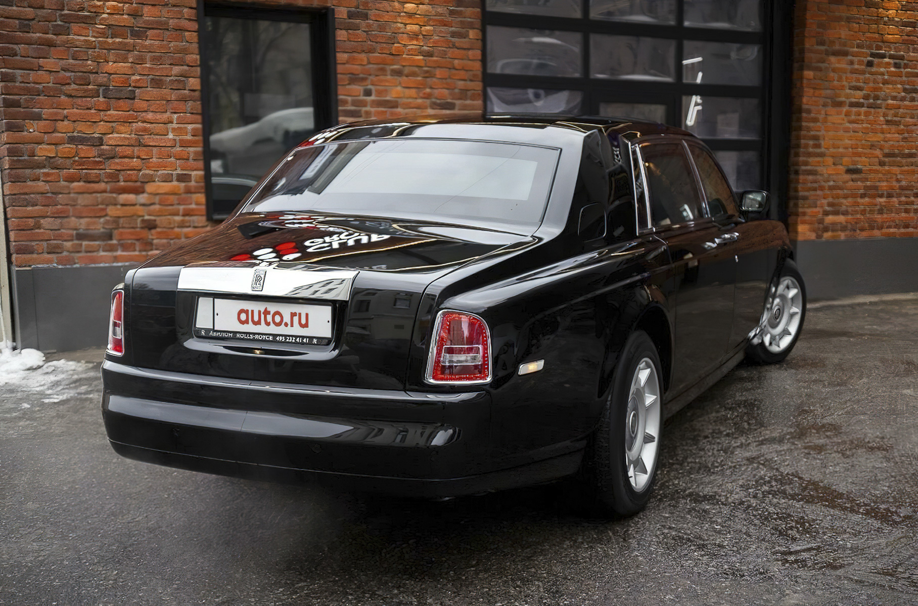 Rolls-Royce Phantom с защитой от снайпера оценили в 50 миллионов рублей —  Motor