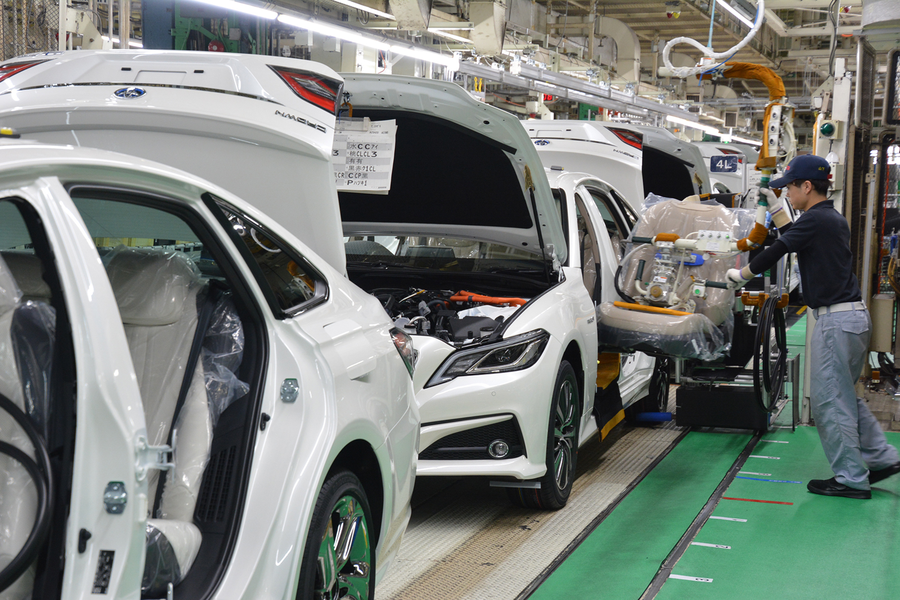 Toyota резко сократит объемы производства