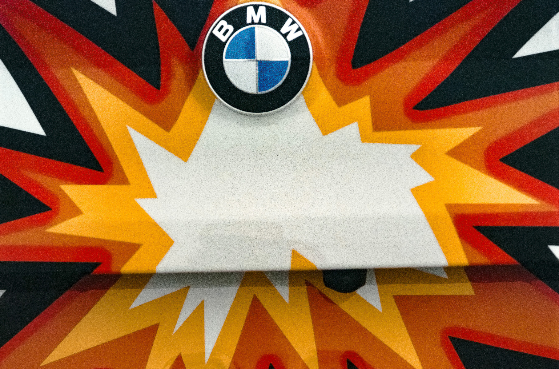 BMW представила 8 Series Gran Coupe с салоном в стиле «Человека-паука» и комиксами на кузове