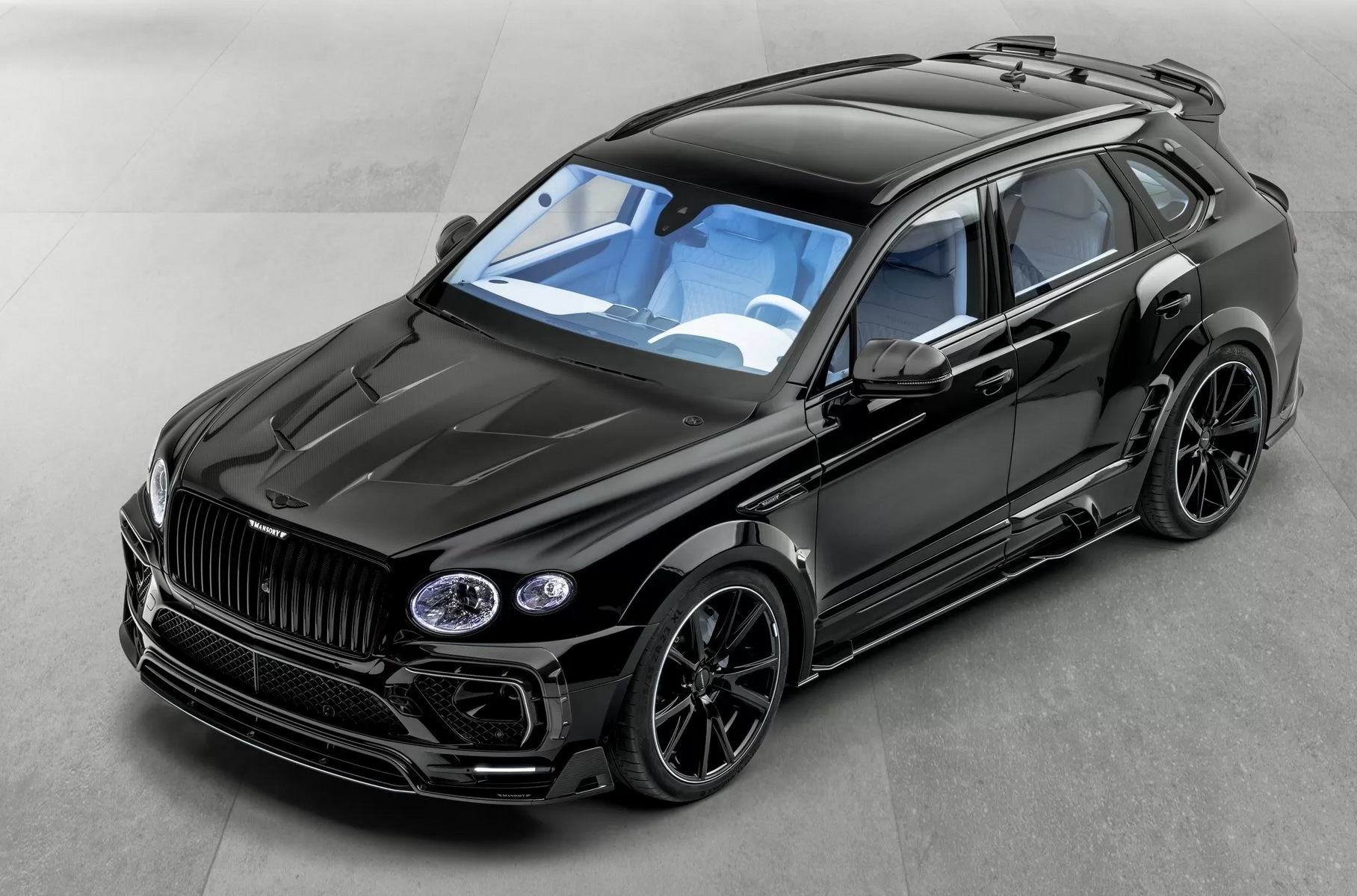 Bentley Bentayga украсили диким обвесом и прокачали до 900 сил