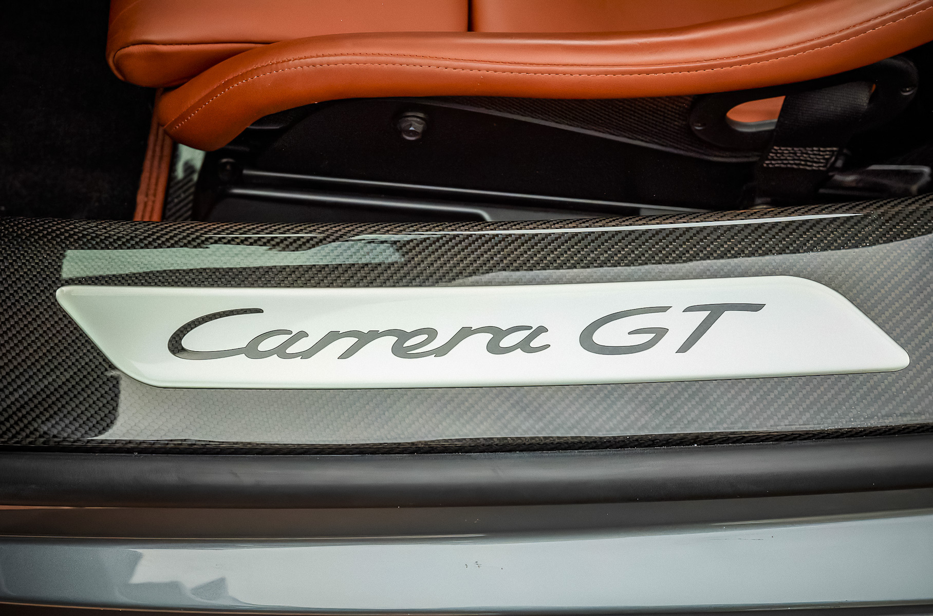 17-летний Porsche Carrera GT почти без пробега могут продать за рекордную сумму