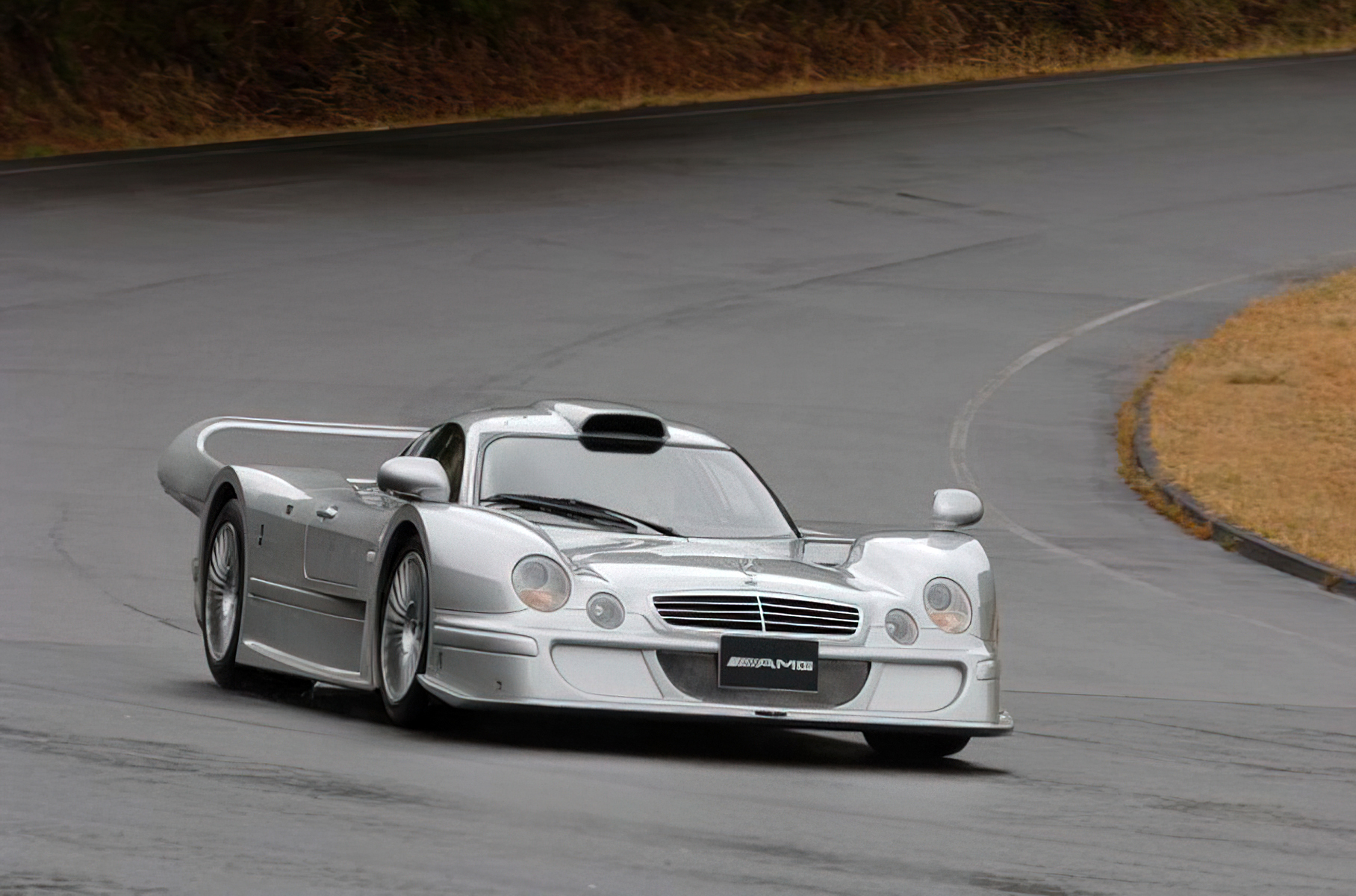 Легенды прошлого и будущего: семь выдающихся спорткаров Mercedes-Benz