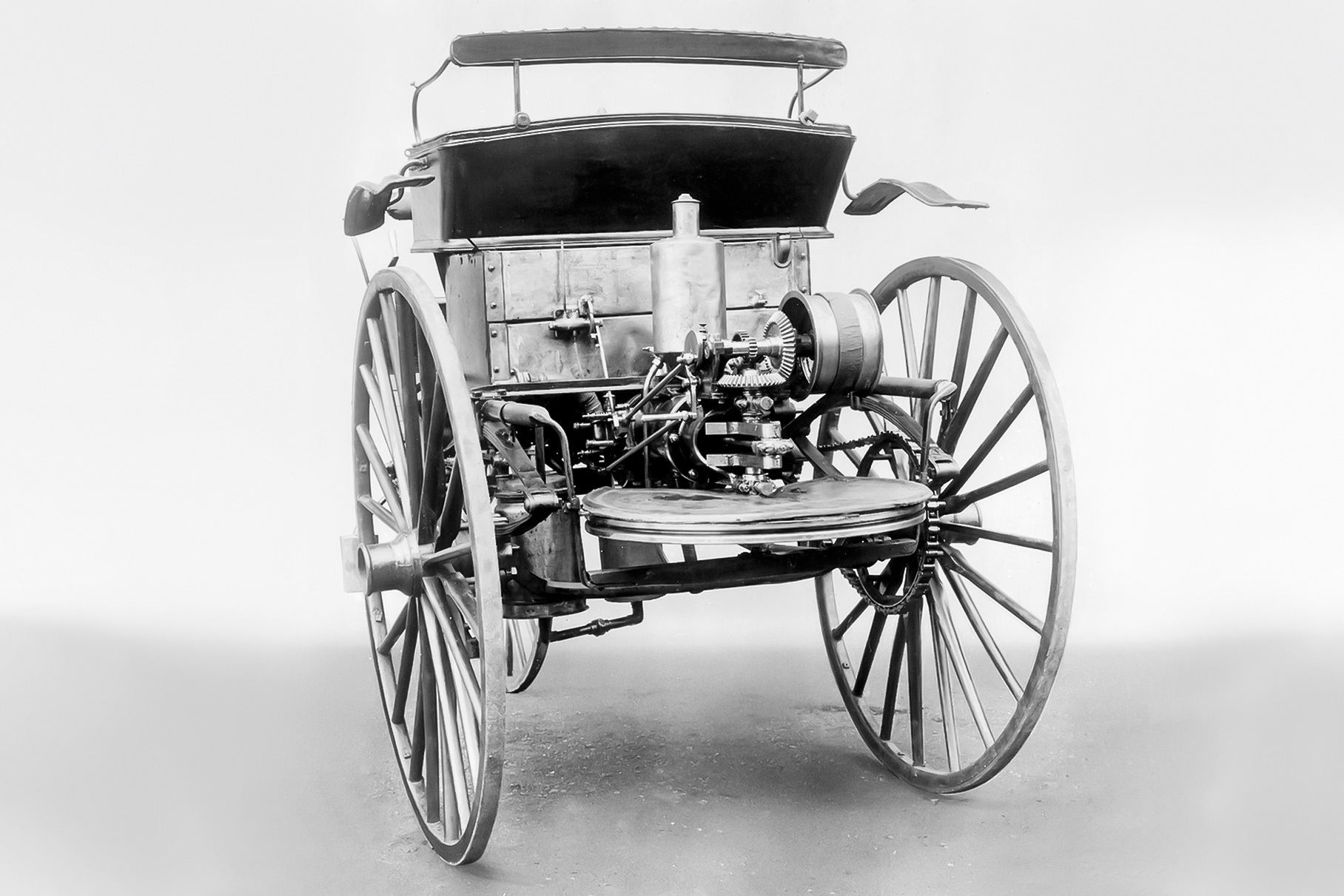 1 машина на свете. Первый Мерседес Бенц 1886. Автомобиль Benz Patent-Motorwagen.