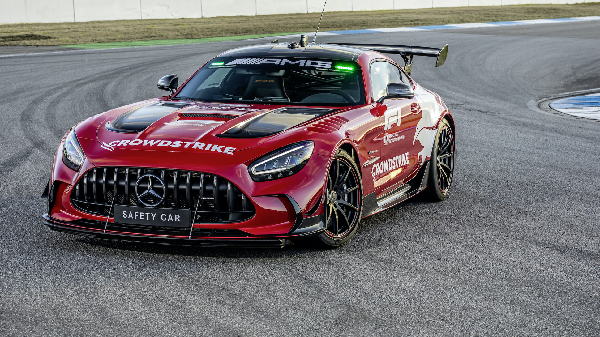 Формула-1 взяла на работу Mercedes-AMG GT Black Series — Motor