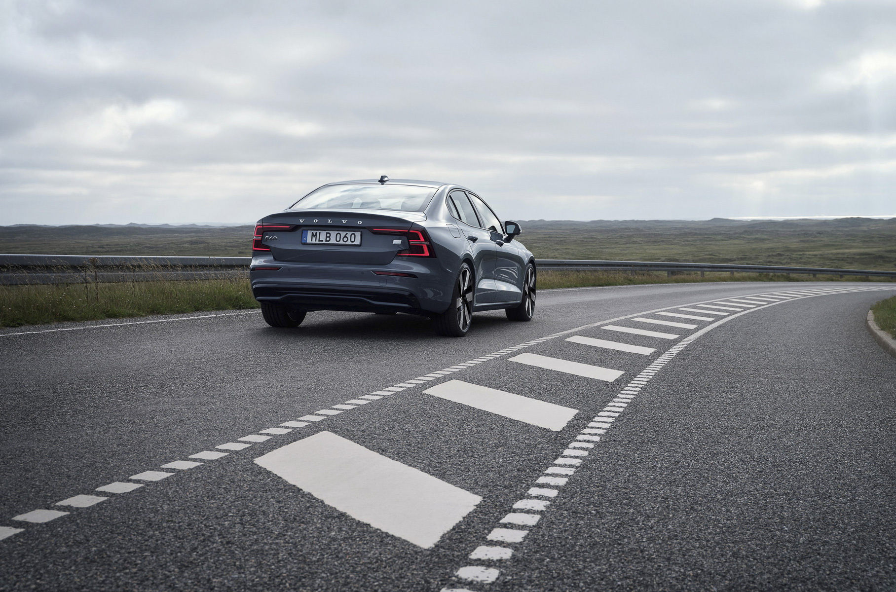 Volvo улучшила S60 и V60: новый «робот» и медиасистема на Android
