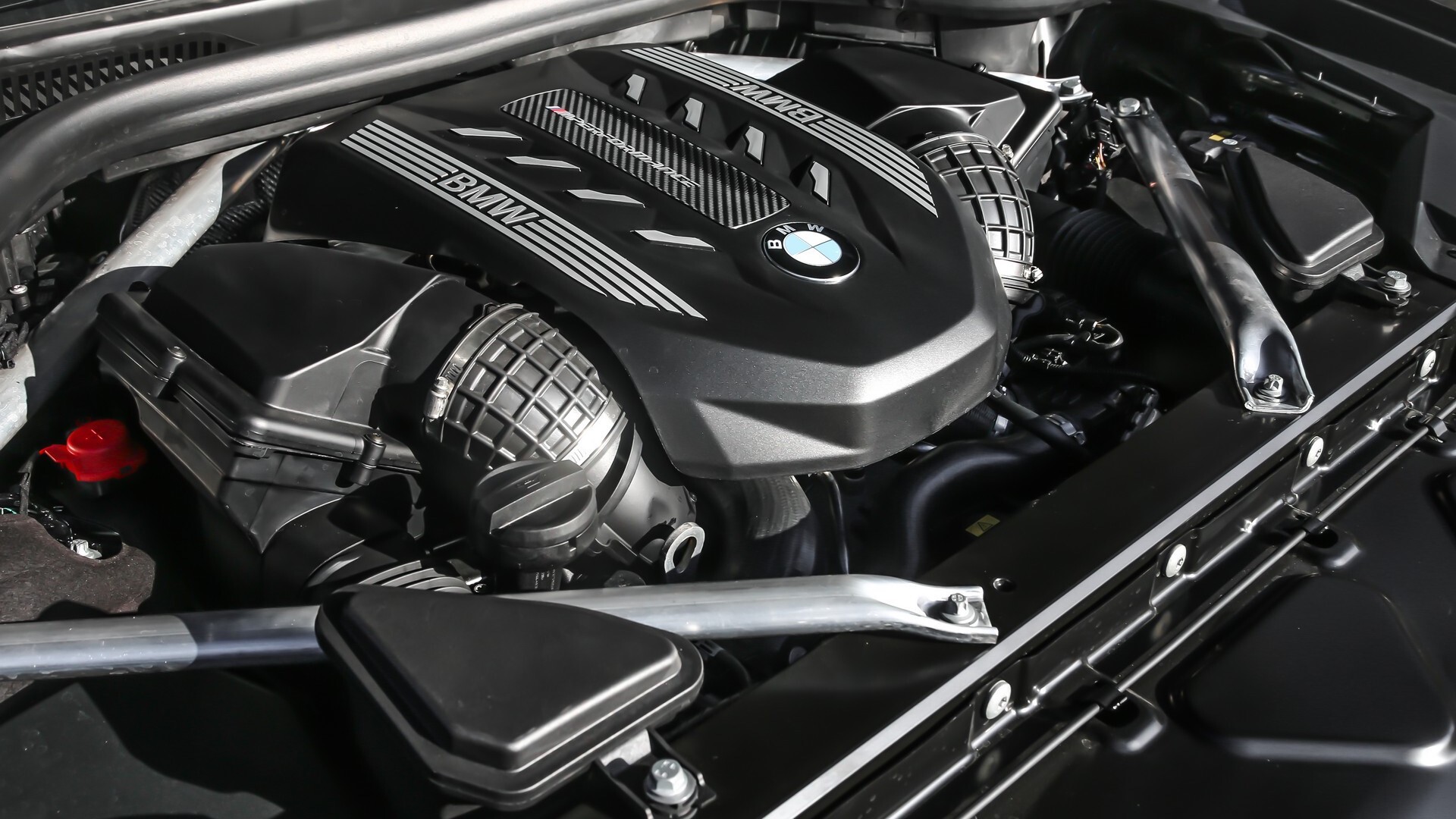 BMW X7 получил 650-сильную версию от Manhart