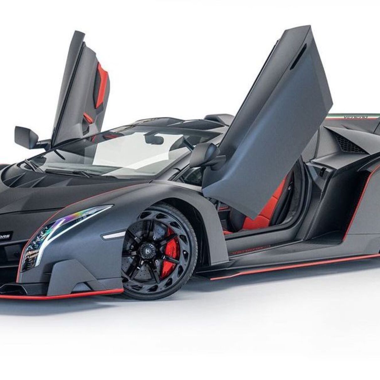 Обсуждаем Lamborghini Veneno особенности характеристики история и мнения экспертов
