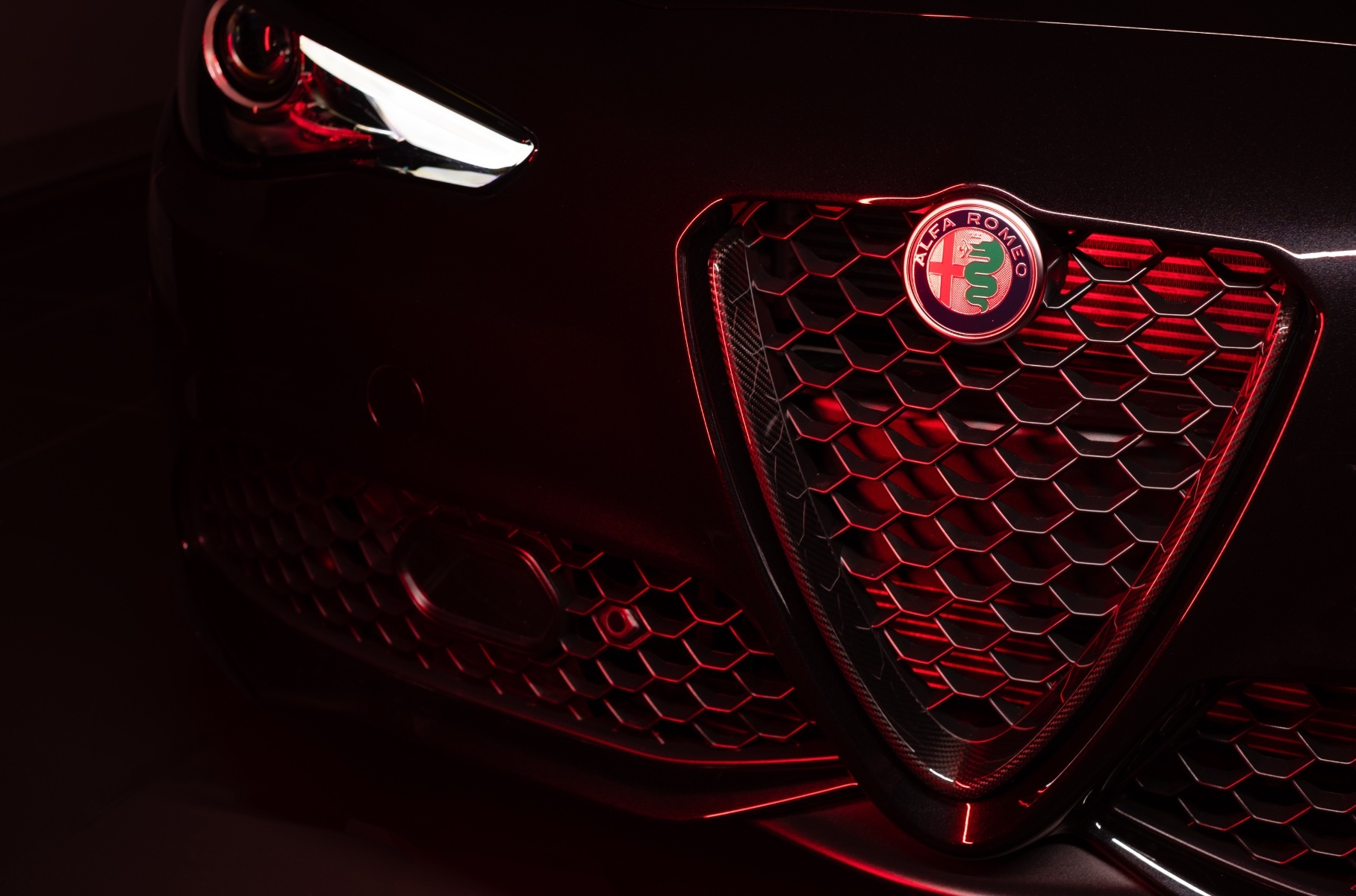 Alfa Romeo Stelvio и Giulia обзавелись «драйверской» версией Estrema