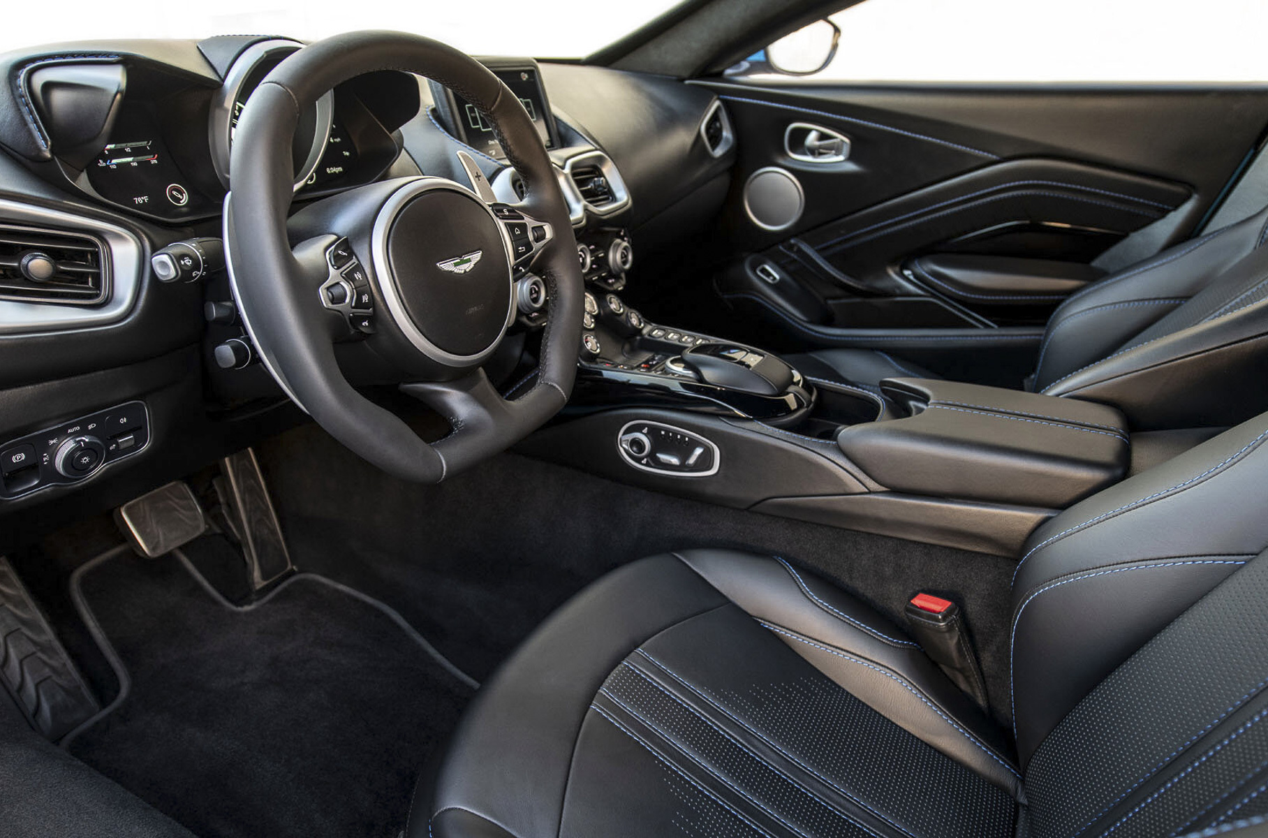Посмотрите на бронированный Aston Martin Vantage со встроенными электрошокерами