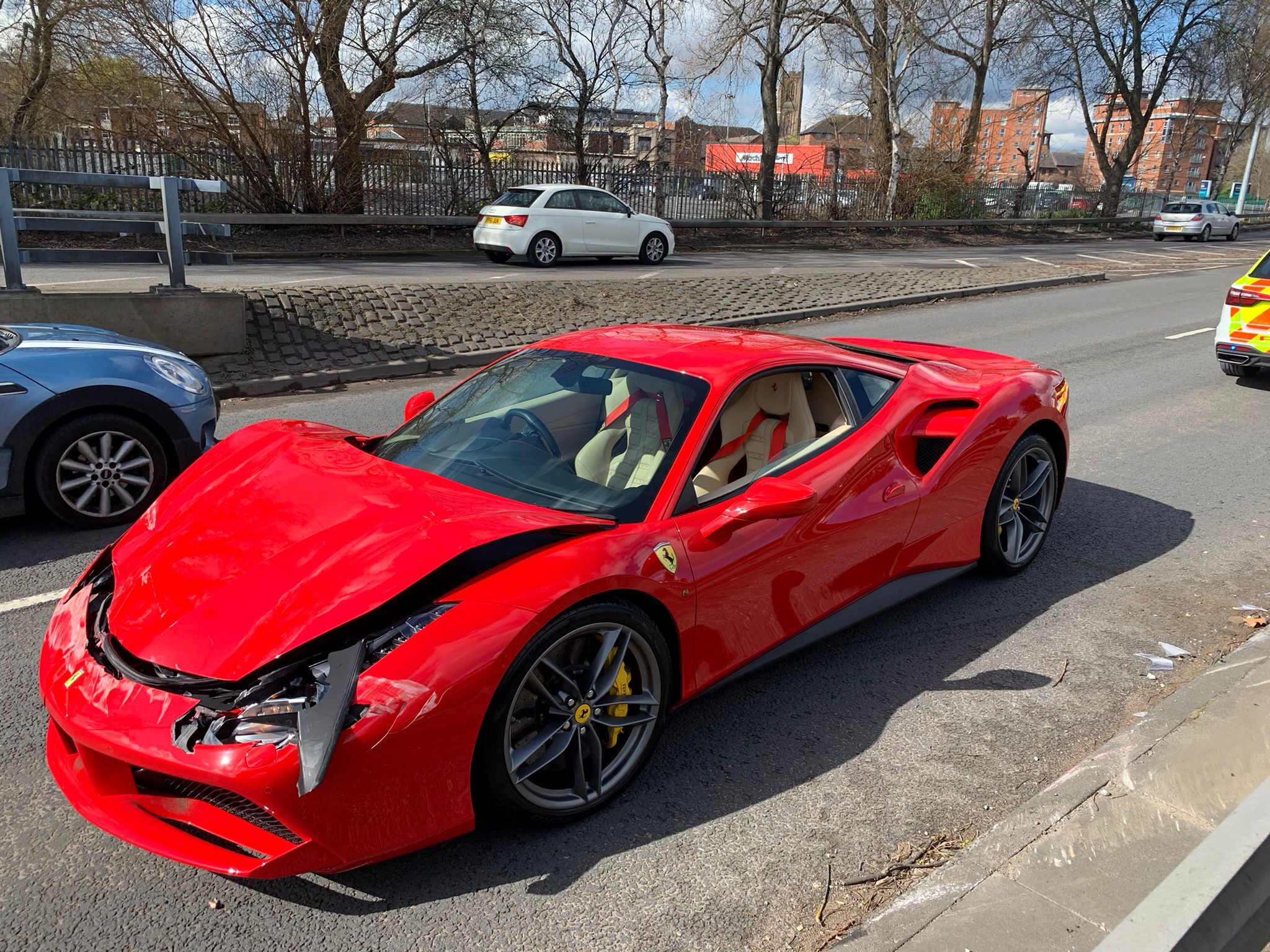 Владелец Ferrari разбил суперкар через три километра после покупки