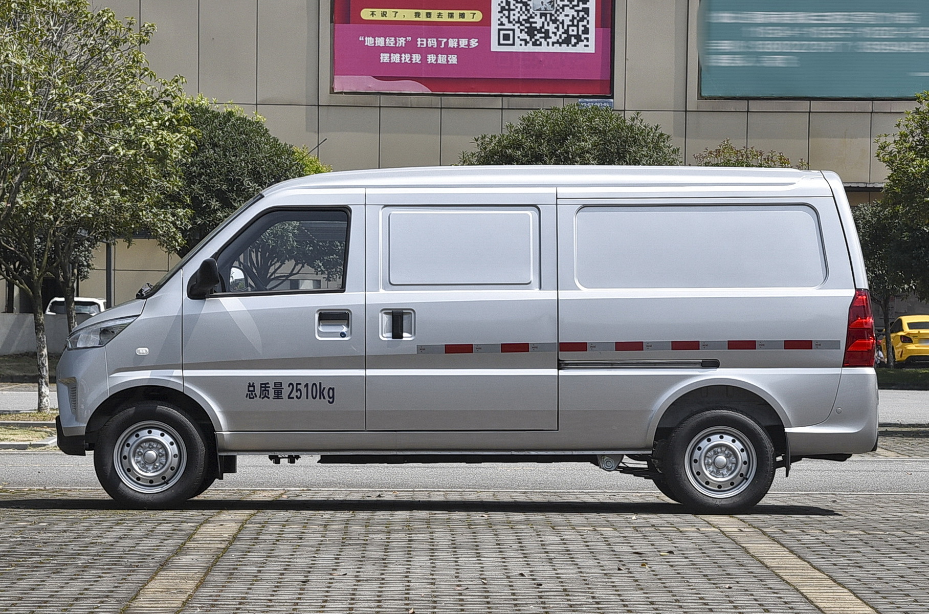 В России испытывают дешевый китайский фургон размером с Largus
