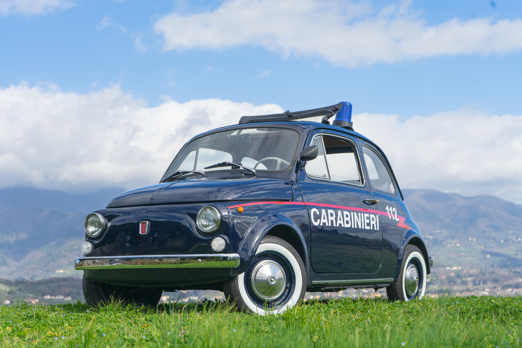 В продаже появился патрульный Fiat 500 итальянских карабинеров