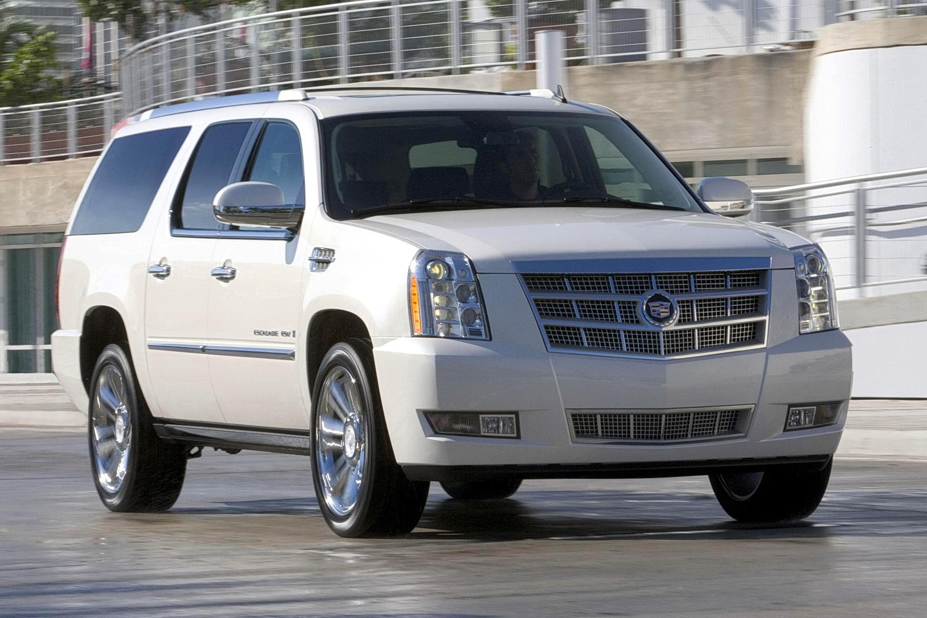 В России выявили дефект у 11 тысяч внедорожников Cadillac и Chevrolet