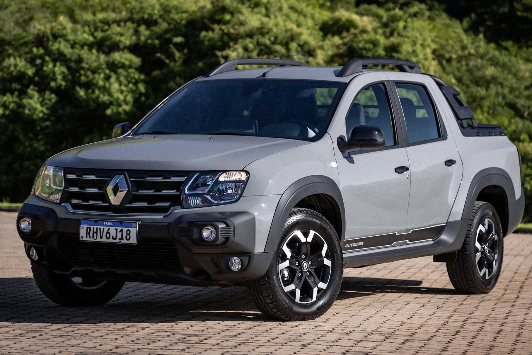 Пикап Renault Duster обновился, получил новый салон и турбомотор — Motor