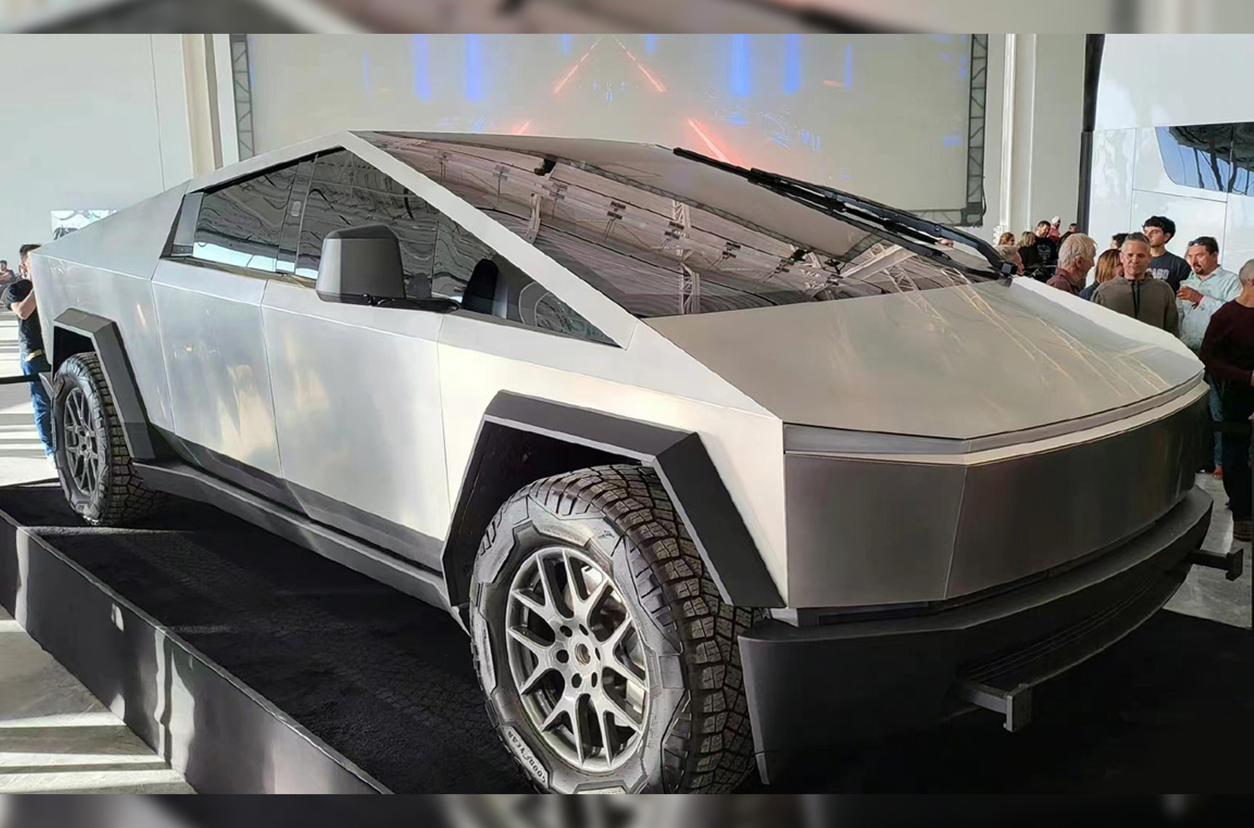 Tesla CYBERTRUCK 2022