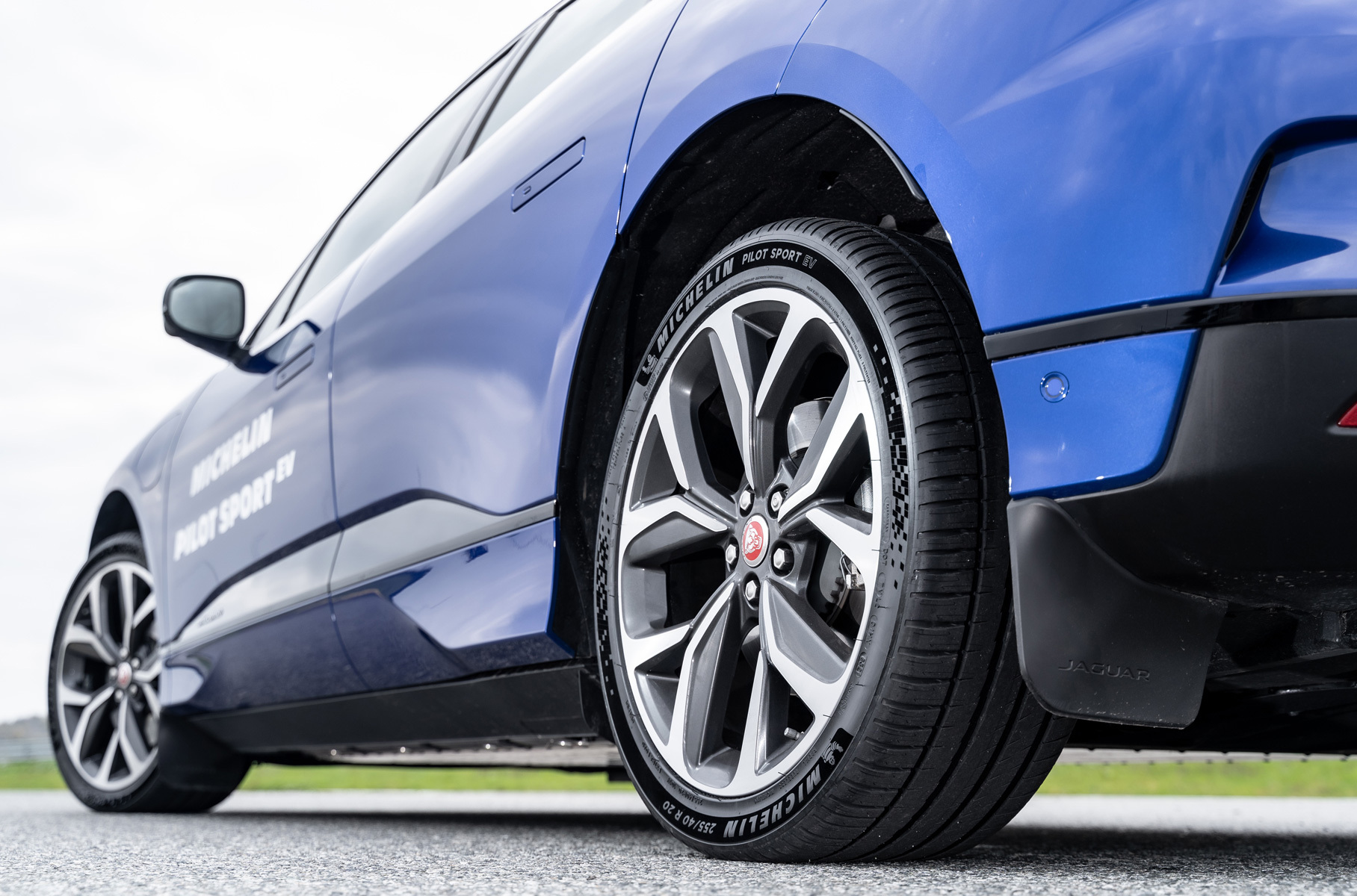 Шины michelin sport. Мишлен пилот спорт 5. Michelin Pilot Sport 5. Конкуренты Michelin Pilot Sport. Пилот спорт 5.