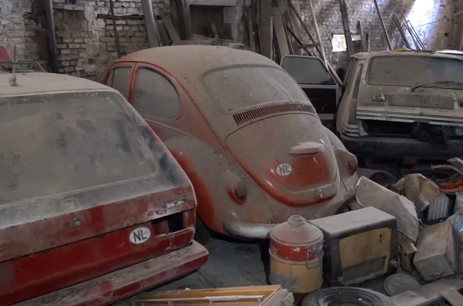 Видео: найдена забытая на 20 лет коллекция классических автомобилей