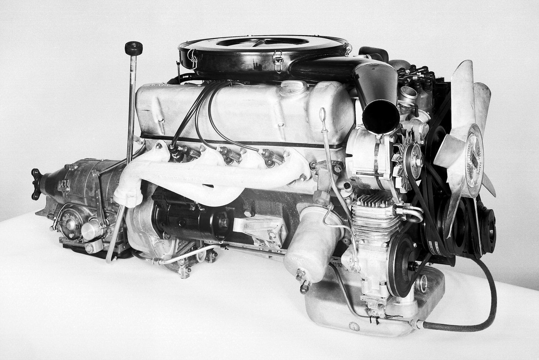 Двигатель V8 3.5 серии M116 был представлен в 1969 году на автосалоне в Женеве, в рамках обновления семейства W108/W109