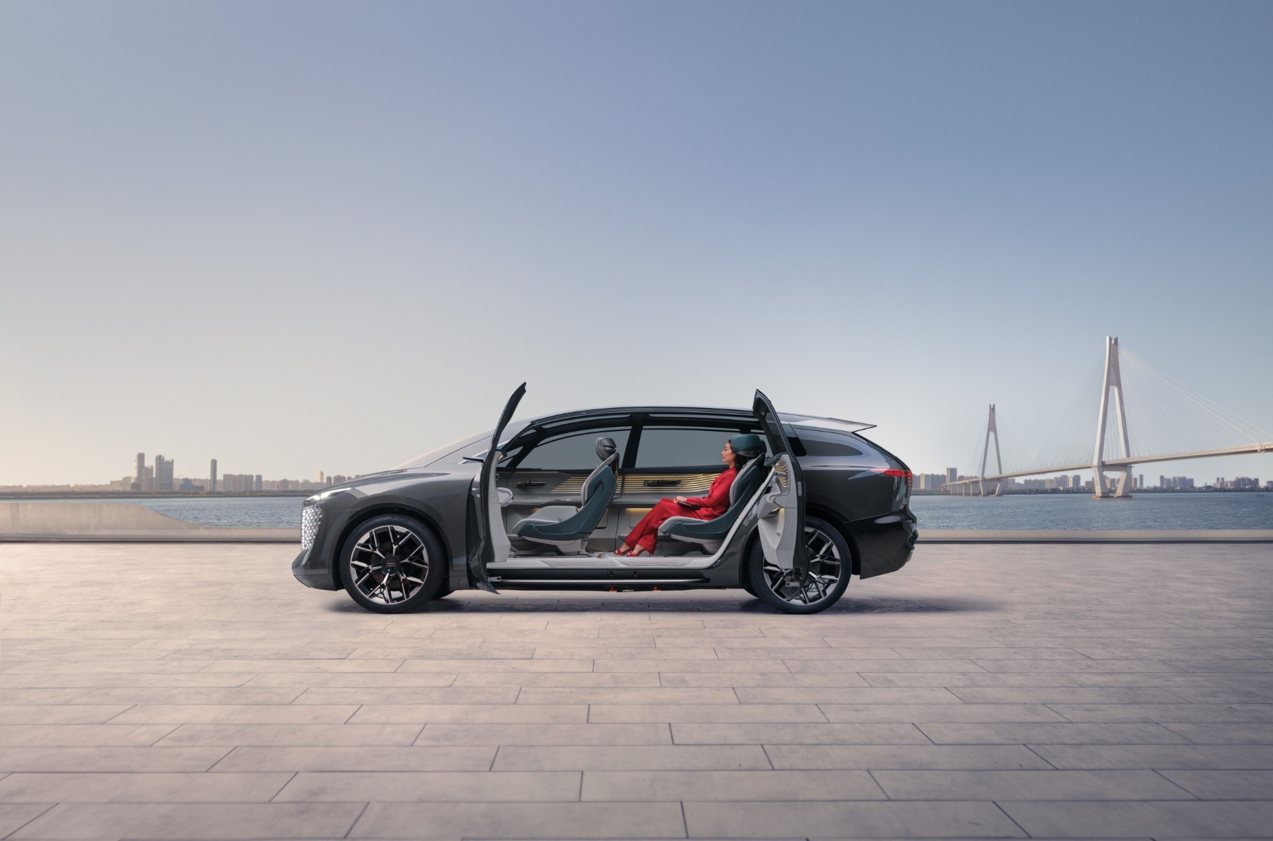 Audi представила 5,5-метровый минивэн urbansphere