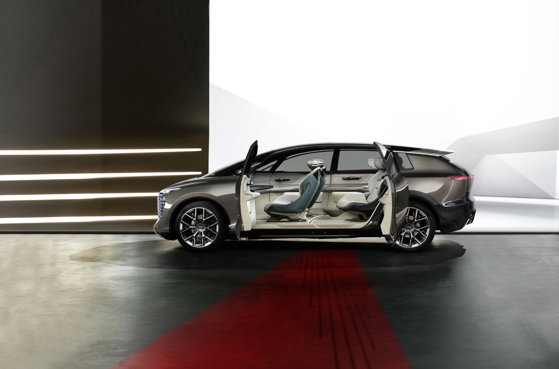 Audi представила 5,5-метровый минивэн urbansphere