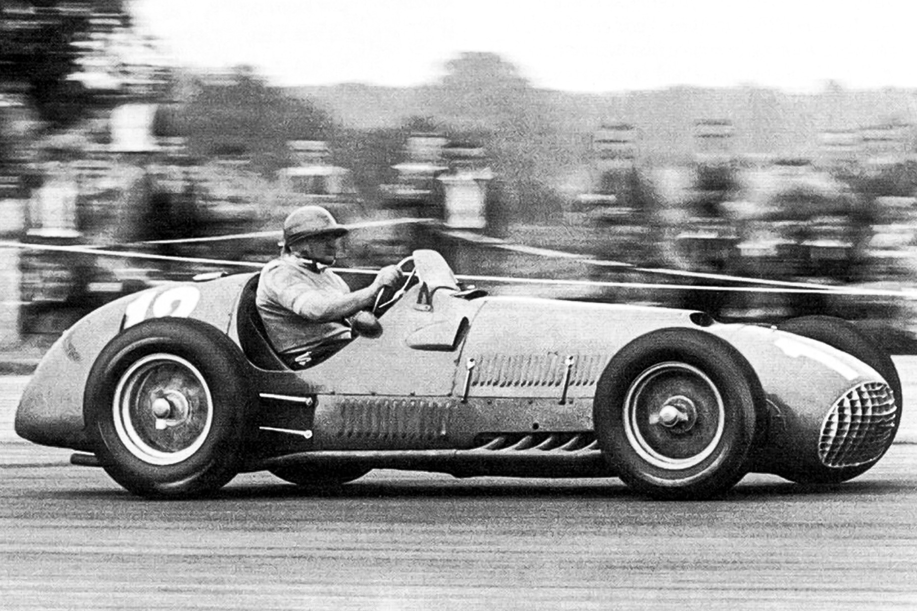 Хосе-Фройлан Гонсалес на пути к первой в истории Ferrari победе на Гран-при Формулы 1, Сильверстоун, 14 июля 1951 года
