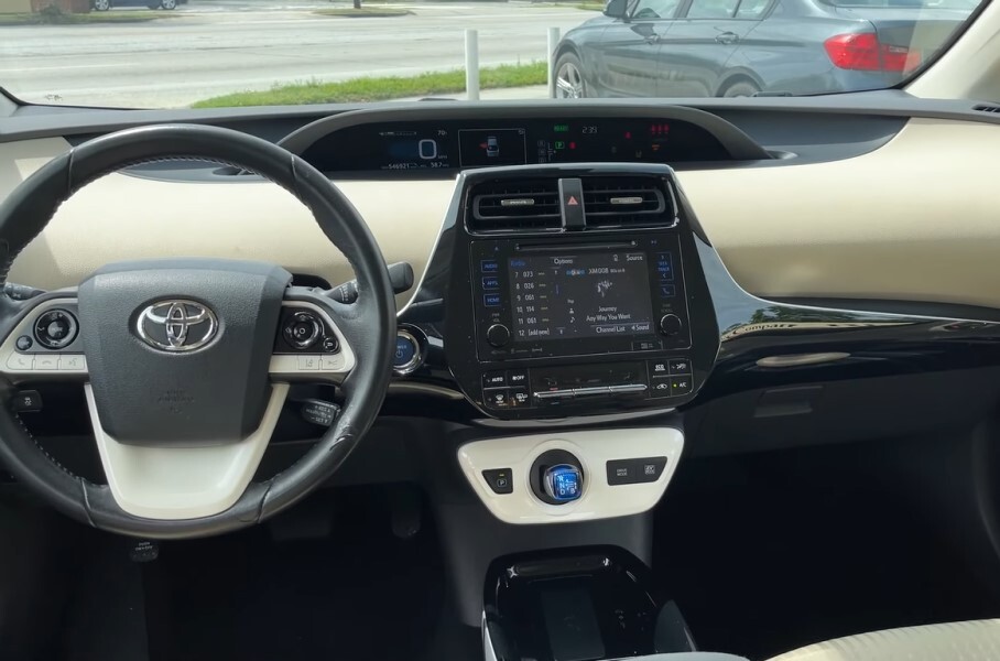 Посмотрите на идеальный Toyota Prius с пробегом 900 000 км