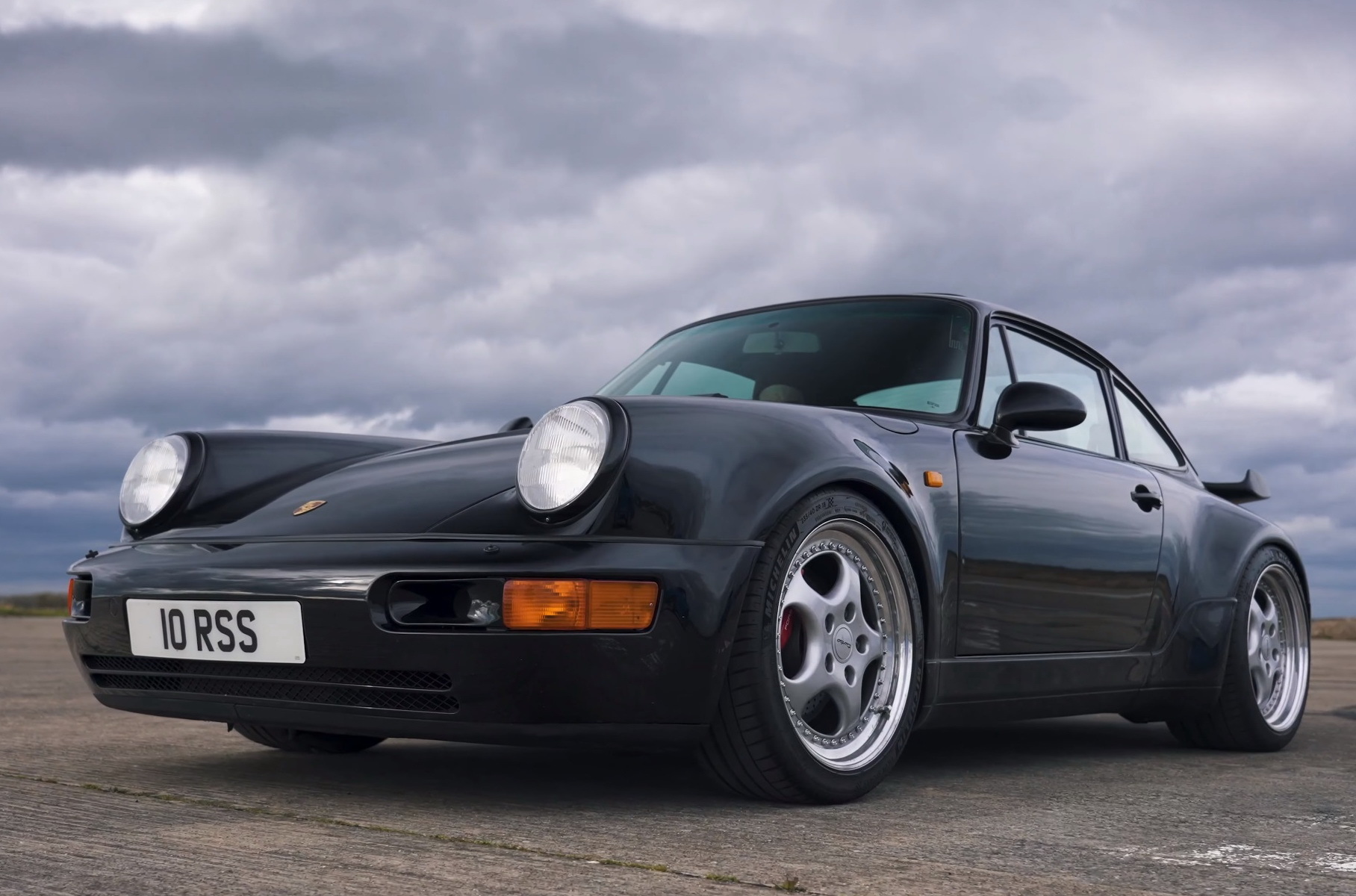 Видео: семь поколений Porsche 911 Turbo сразились в дрэге