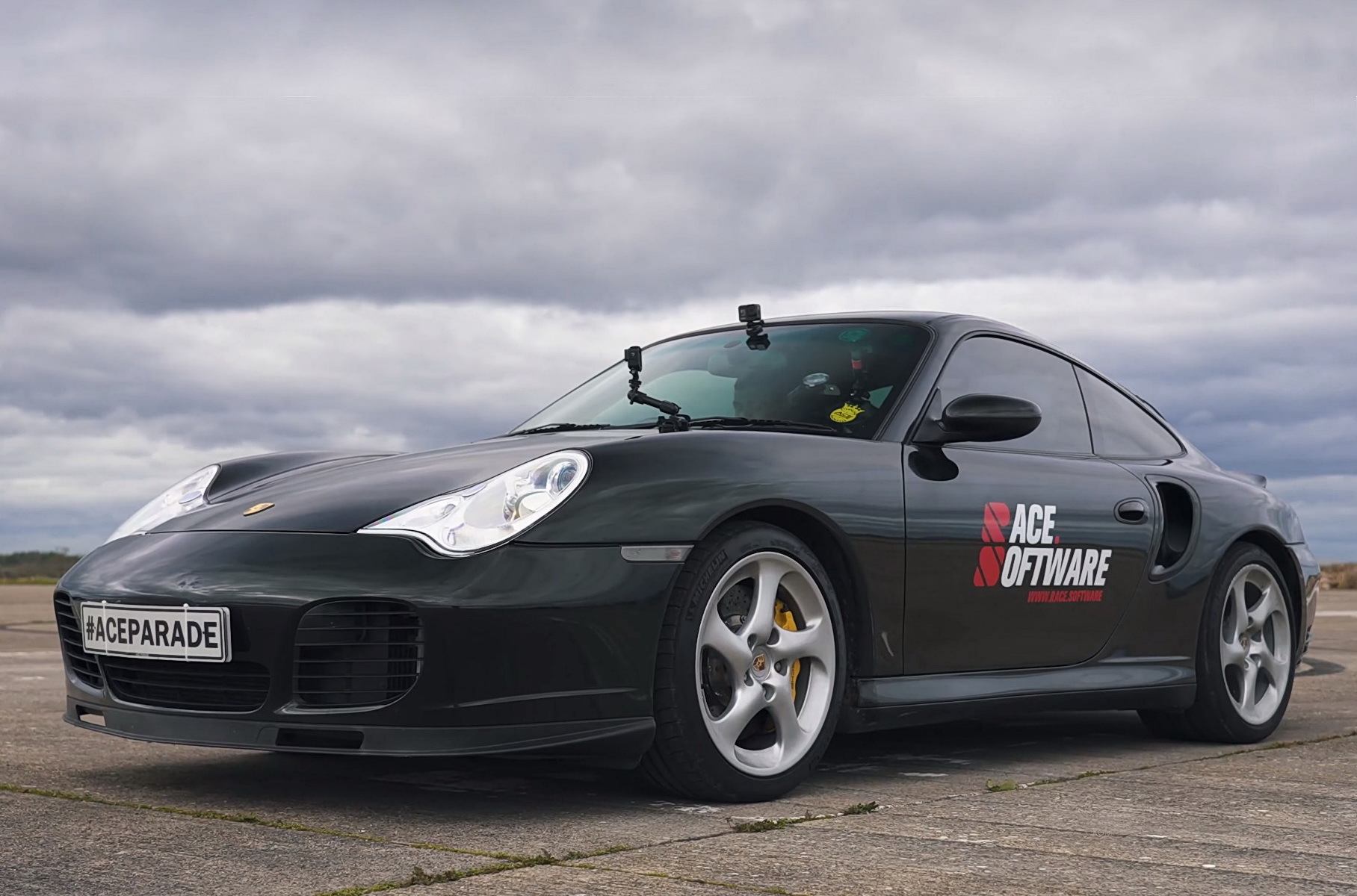 Видео: семь поколений Porsche 911 Turbo сразились в дрэге