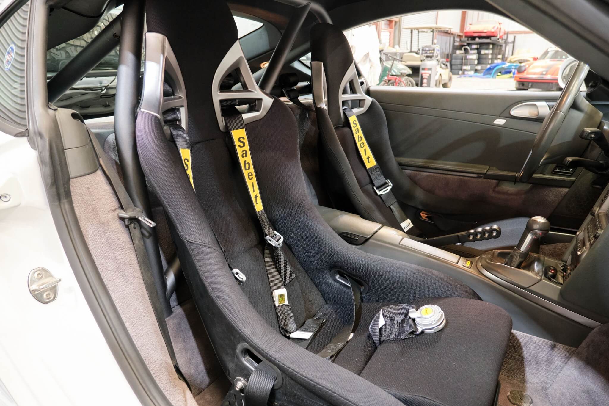 На аукцион выставили внедорожный Porsche Cayman S
