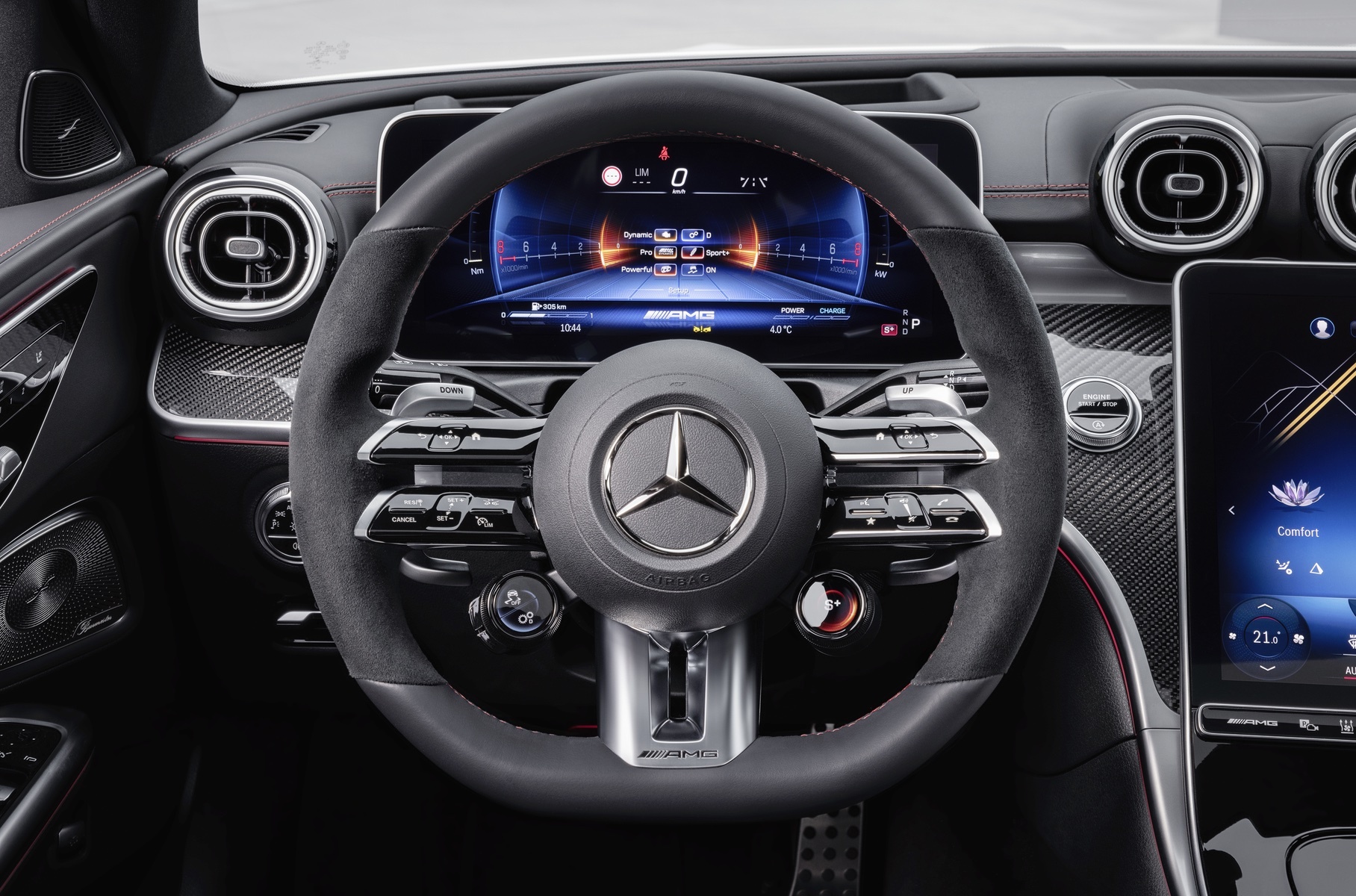 Новый Mercedes‑AMG C 43: электрическая турбина и полноуправляемое шасси