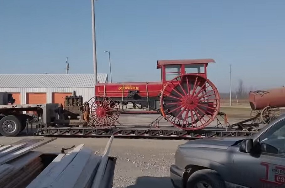 Посмотрите на огромный 110-летний трактор, который стоит как Rolls-Royce