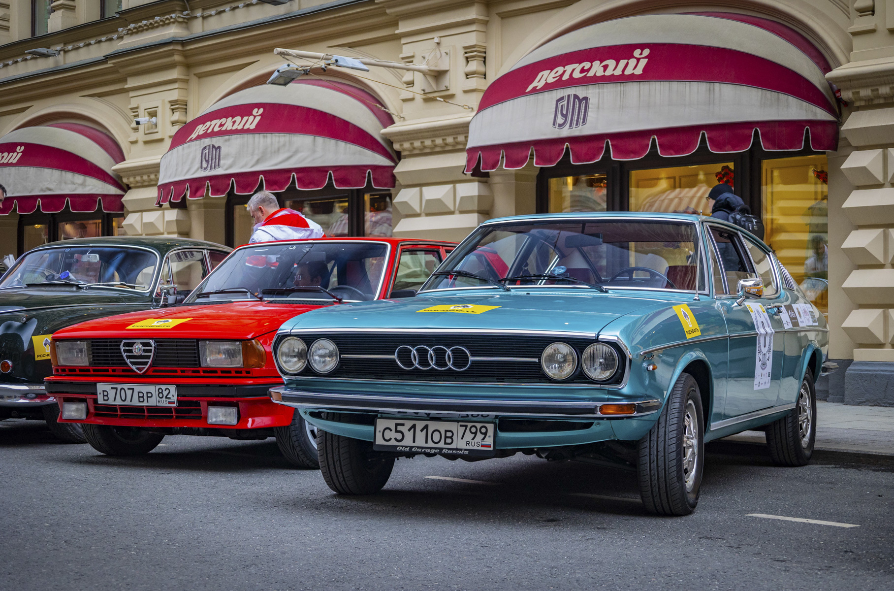 Великие автомобили прошлого на улицах Москвы: ралли «На семи холмах»