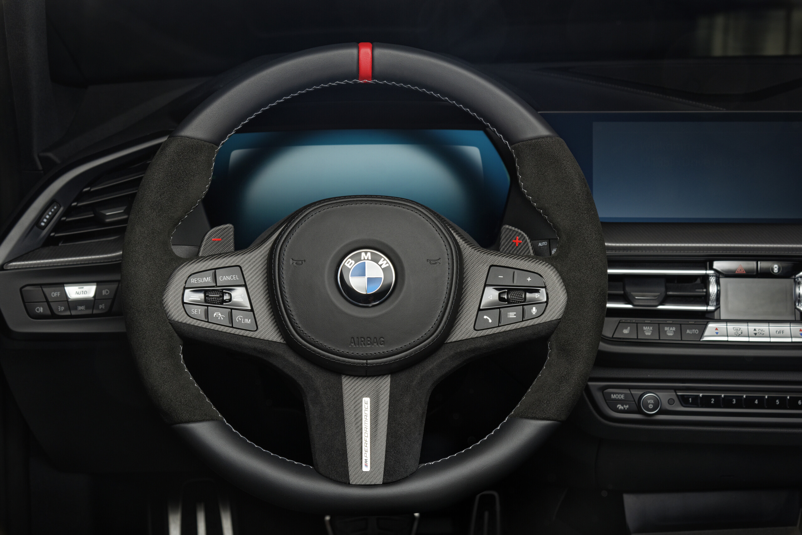 BMW показала карбоновый тюнинг для «заряженного» хэтчбека M135i