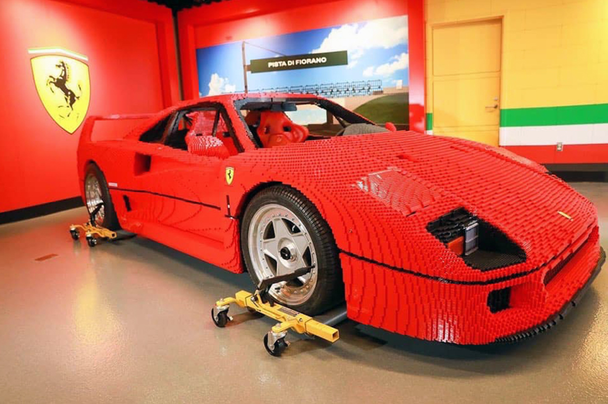 Из 358 тысяч кубиков Lego собрали полноразмерный Ferrari F40 — Motor