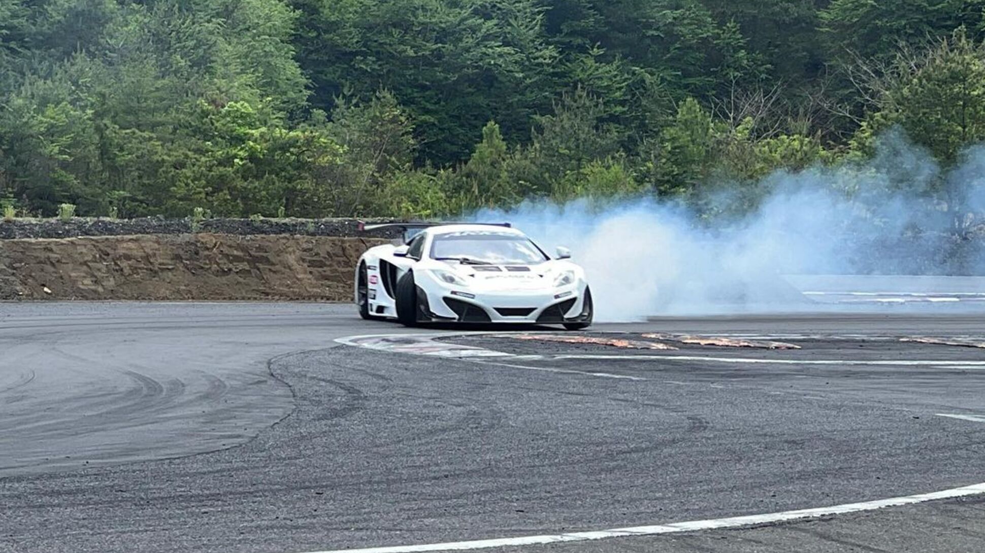 В Японии построили дрифтовый McLaren MP4-12C GT3 — Motor