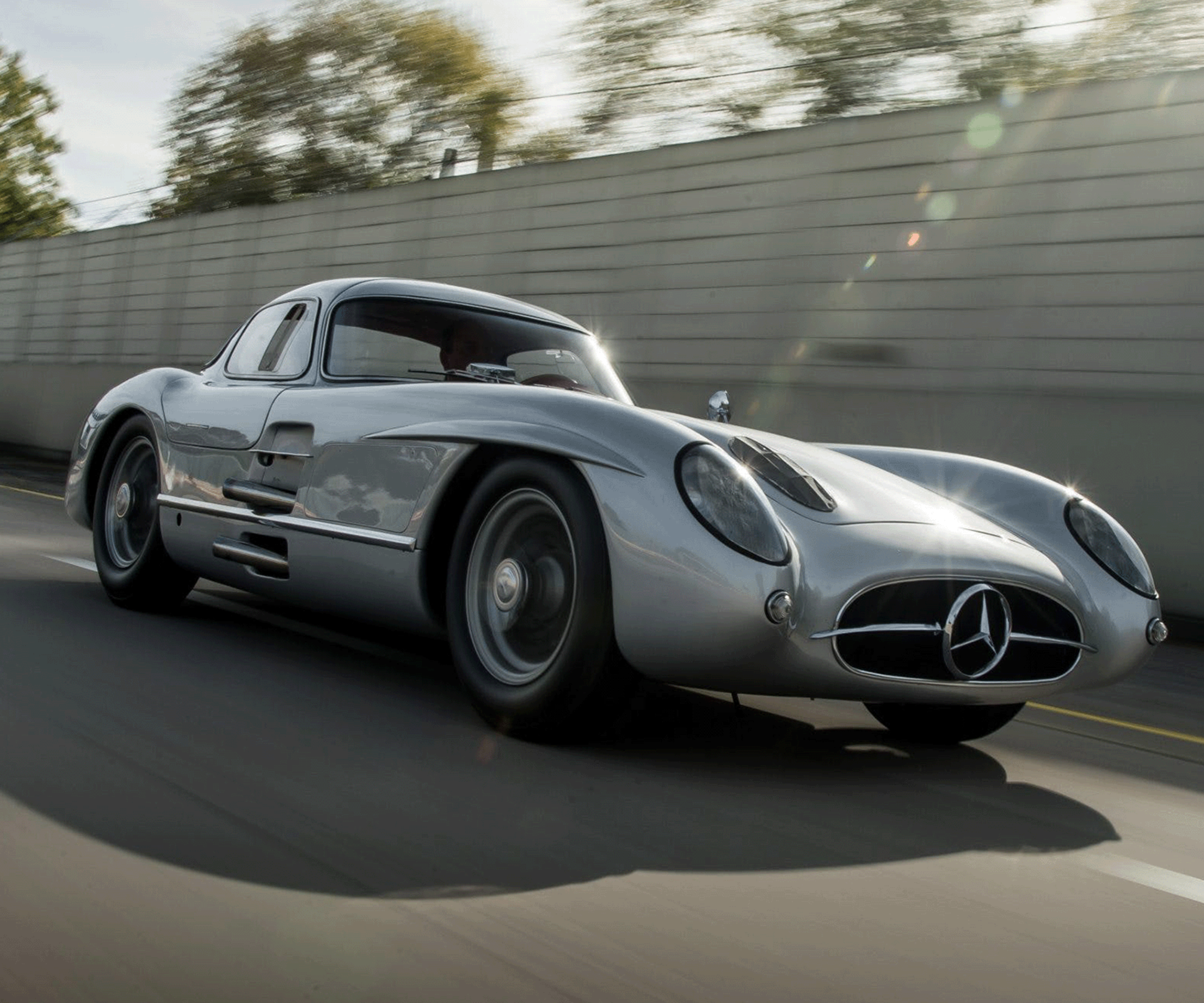 Самый дорогой мерседес. Mercedes 300 SLR Uhlenhaut. Mercedes-Benz 300 SLR Uhlenhaut Coupe 1955 года. Mercedes Silver SLR 300.