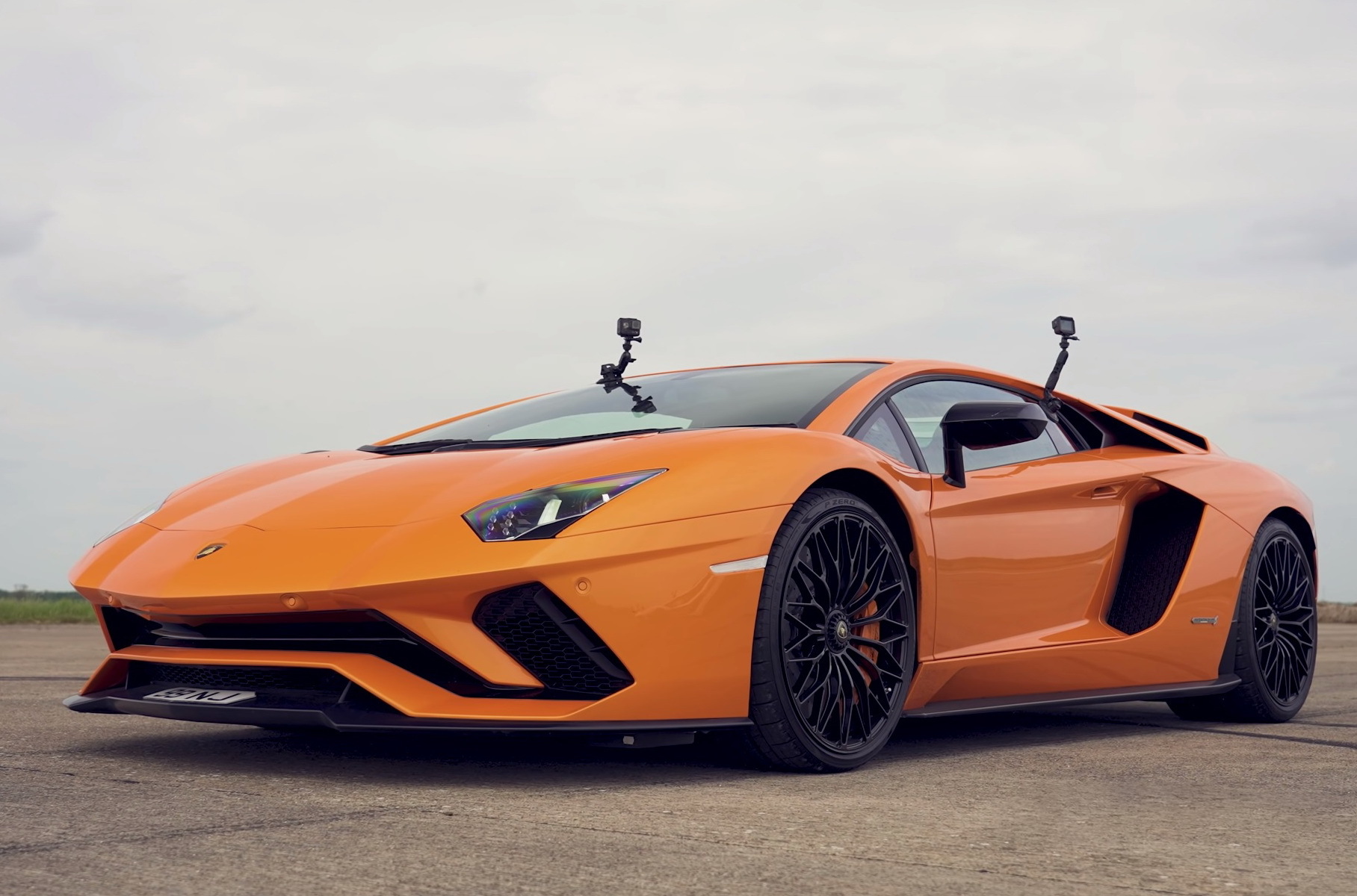 Видео: четыре модификации Lamborghini Aventador сразились в дрэге