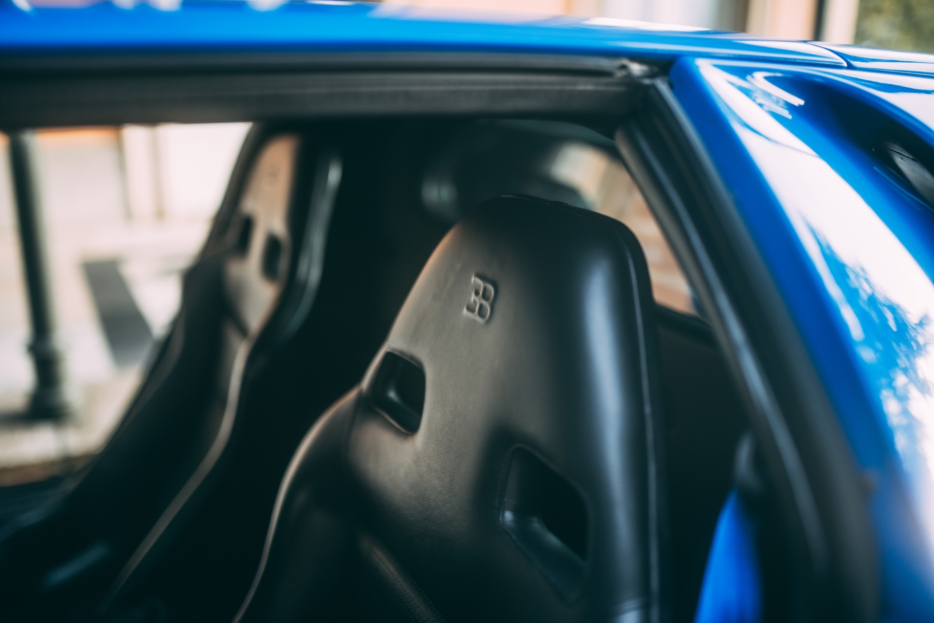 Bugatti показала интерьер гиперкара Centodieci в стиле модели 20-летней давности