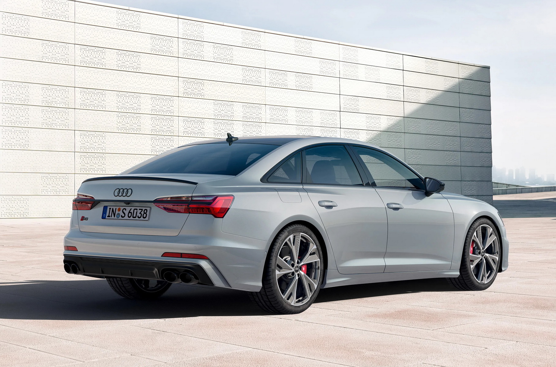 Audi добавила «очень черный» пакет для новых S6 и S7
