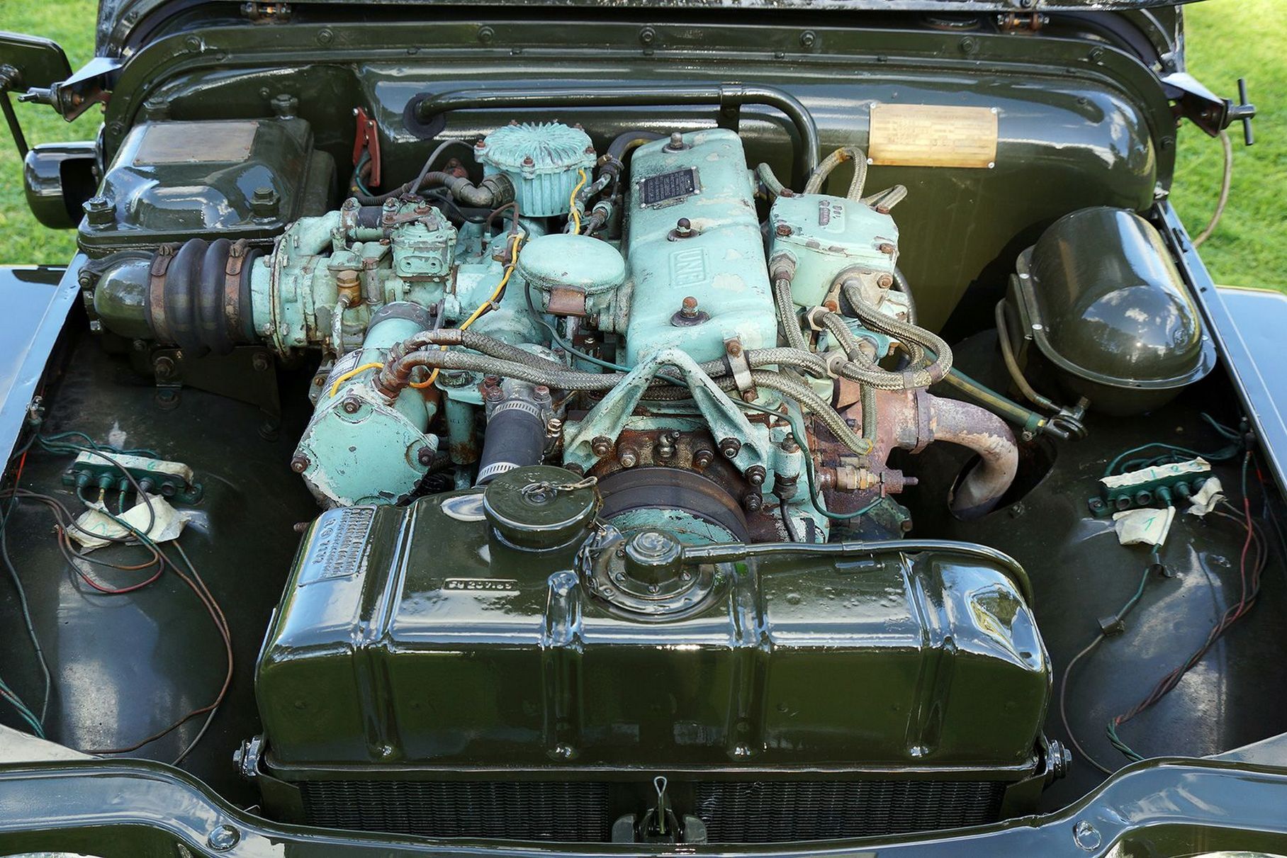 Четырёхцилиндровый двигатель Rolls-Royce B40 объёмом 2,8 литра развивал максимальные 200 Нм всего при 1750 оборотах в минуту