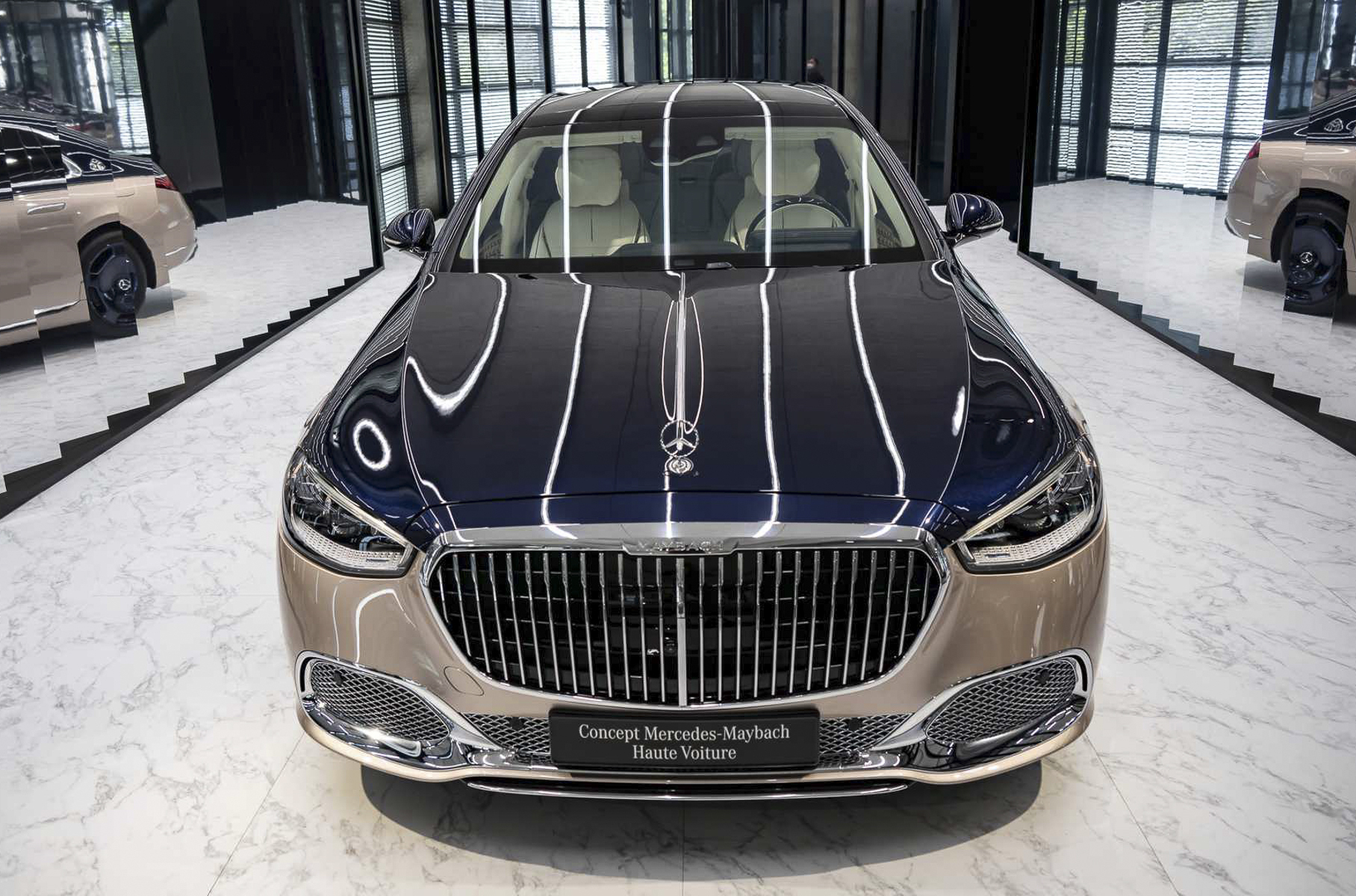 Представлен ультрароскошный Mercedes-Maybach с мехом и золотом - Рамблер/ авто