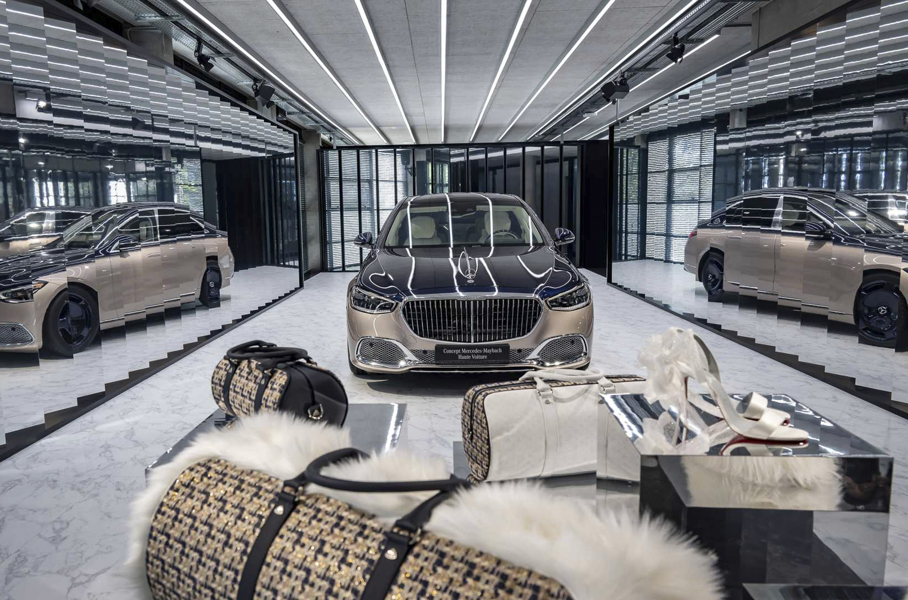 Представлен ультрароскошный Mercedes-Maybach с мехом и золотом