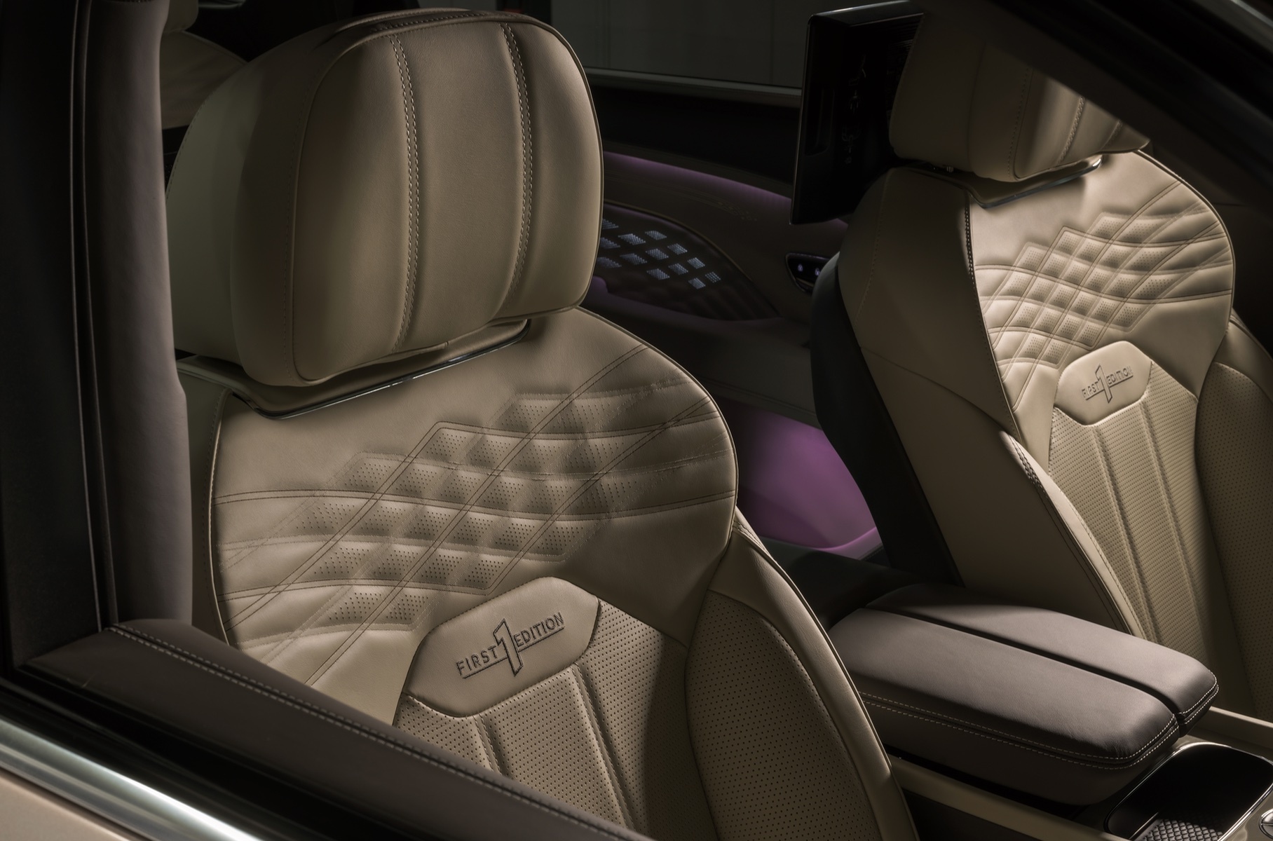 Удлиненный Bentley Bentayga получил «богатую» версию First Edition