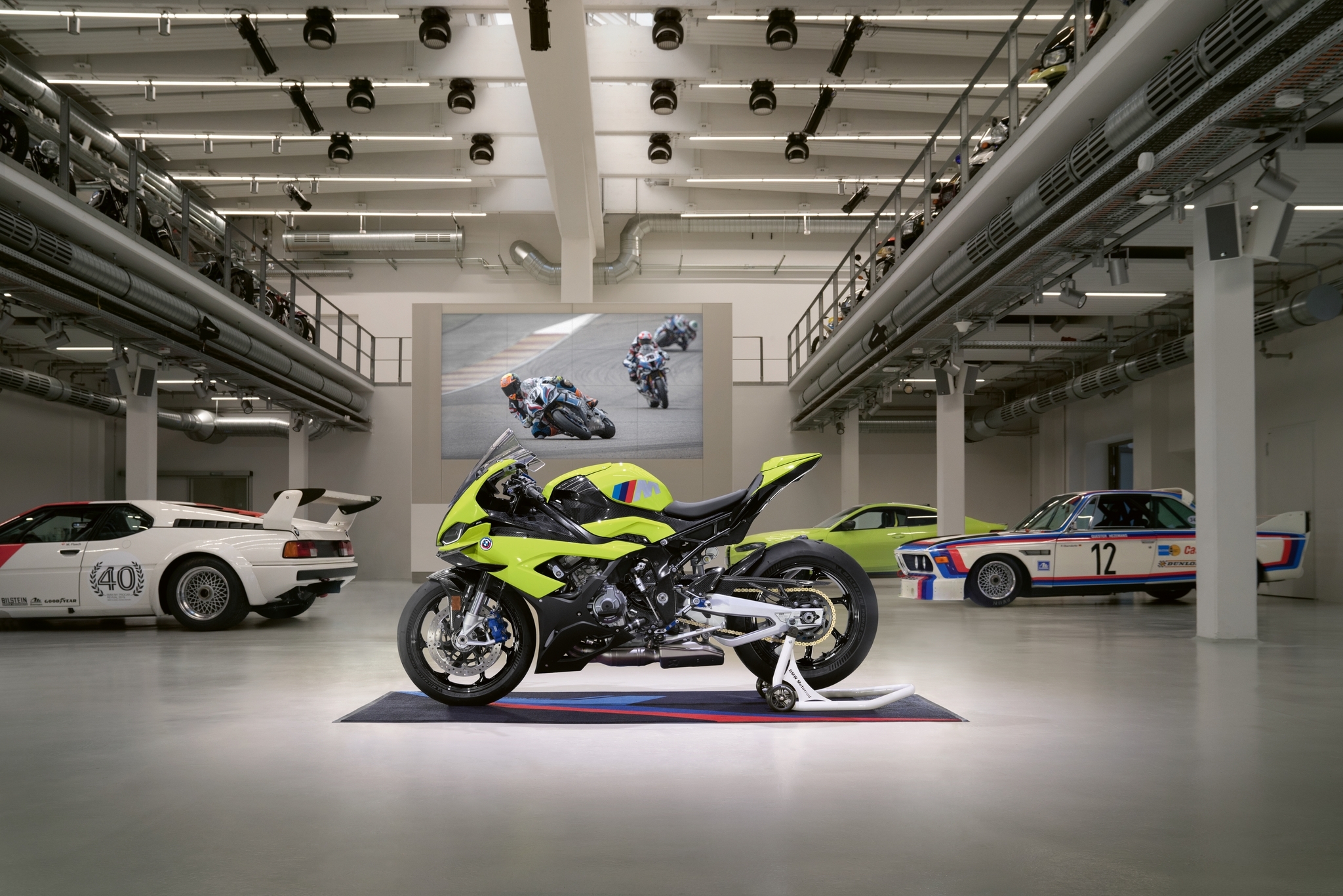 BMW Motorrad сделала особый супербайк к 50-летию BMW M